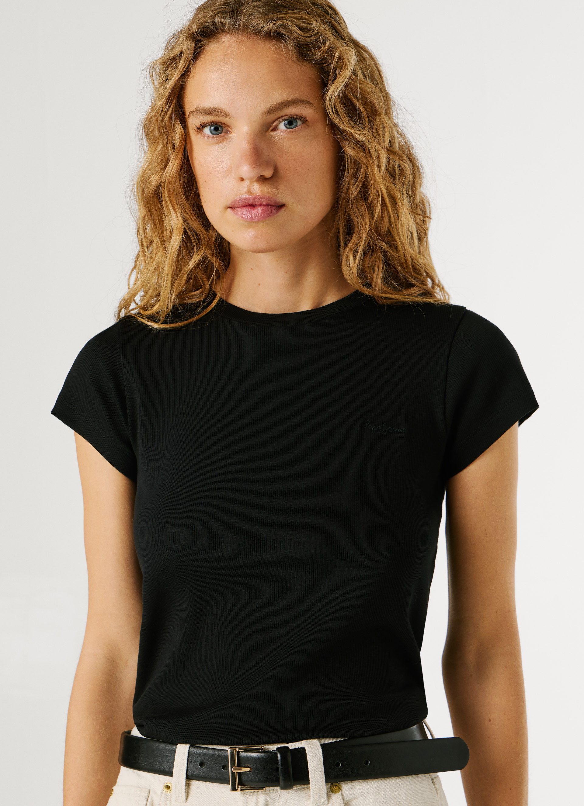 Pepe Jeans T-Shirt MERIDA aus elastischem Rippstoff, Rundhalsform
