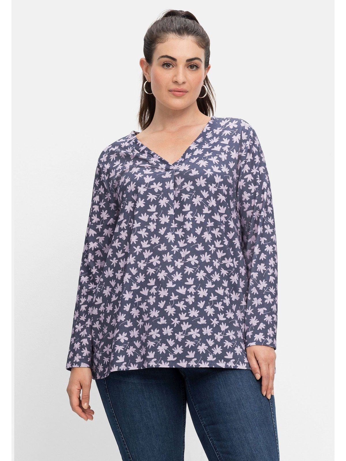Sheego Langarmshirt Große Größen mit Alloverdruck und Faltendetail | V-Shirts