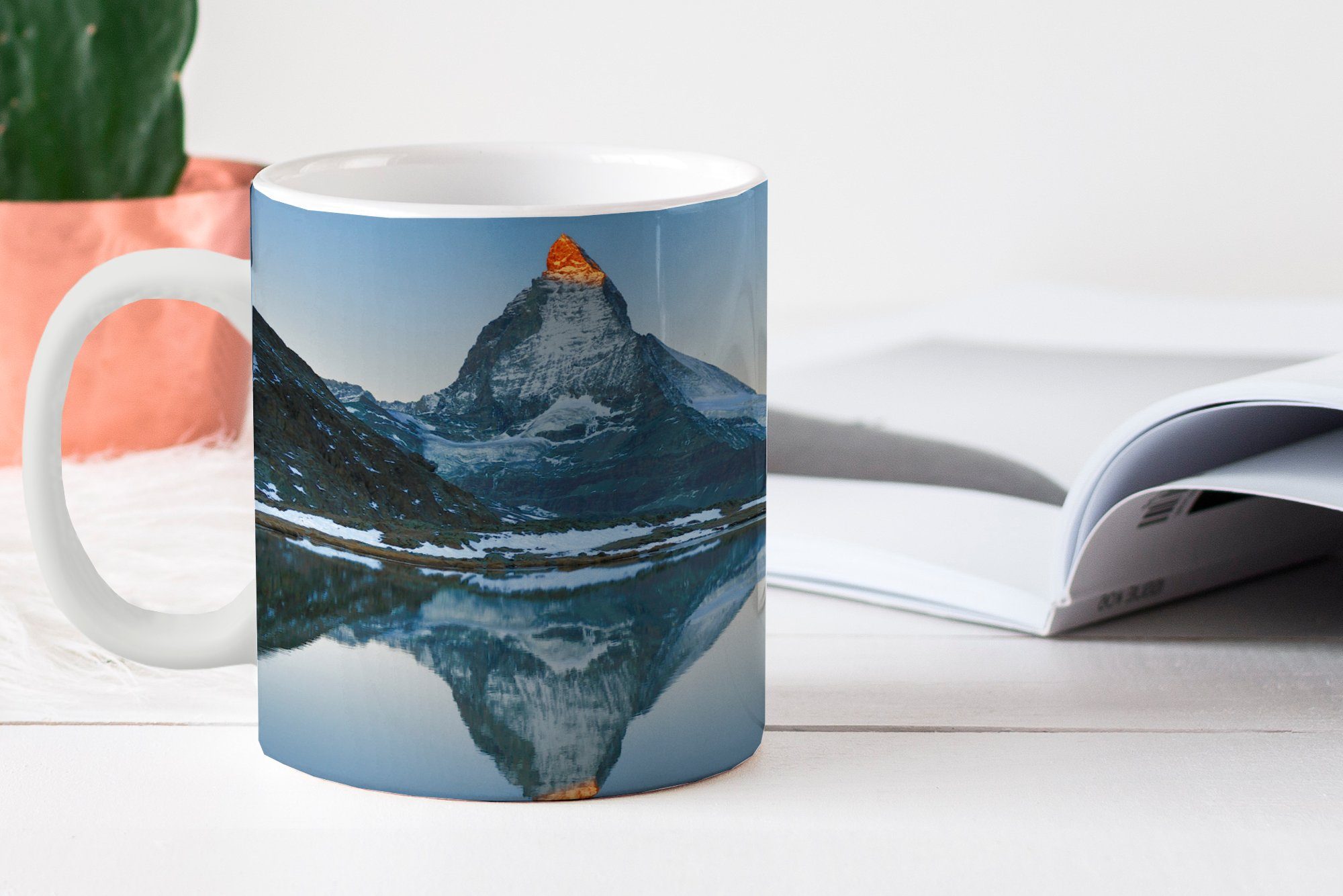 Teetasse, spiegelt in im Kaffeetassen, MuchoWow Teetasse, Matterhorn Sonnenaufgang Geschenk der Schweiz, Becher, Tasse bei Keramik, Riffelsee sich