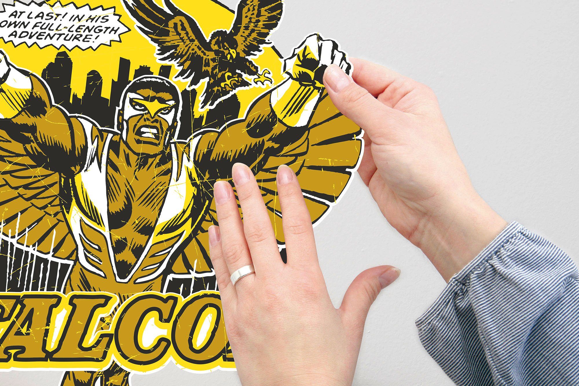 Komar Wandtattoo Falcon Gold Comic Classic - Größe 50 x 70 cm (1 St), selbstklebend, Wandsticker, Kinderzimmer