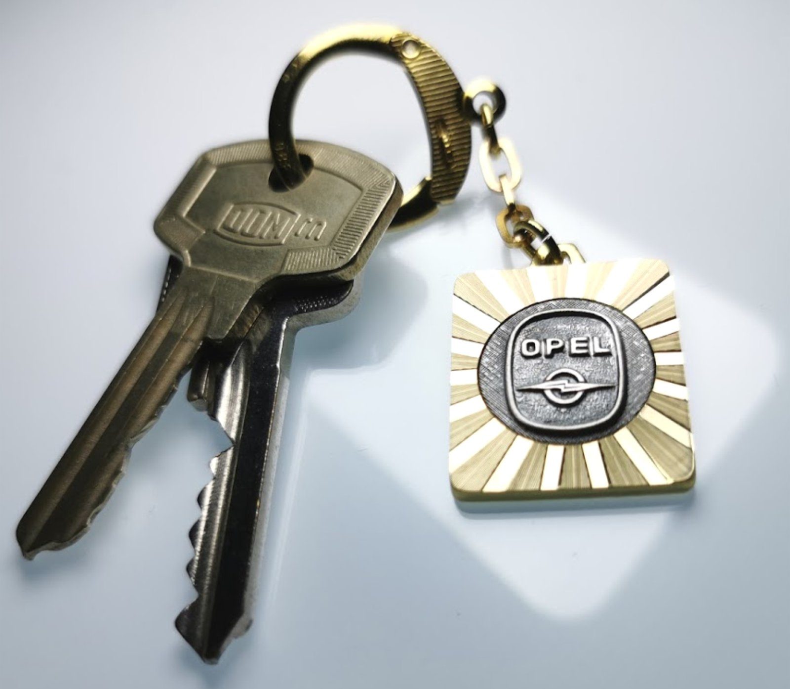 HR Autocomfort Schlüsselanhänger Orig. historischer 1954er Metall OPEL Lüft günstig online kaufen