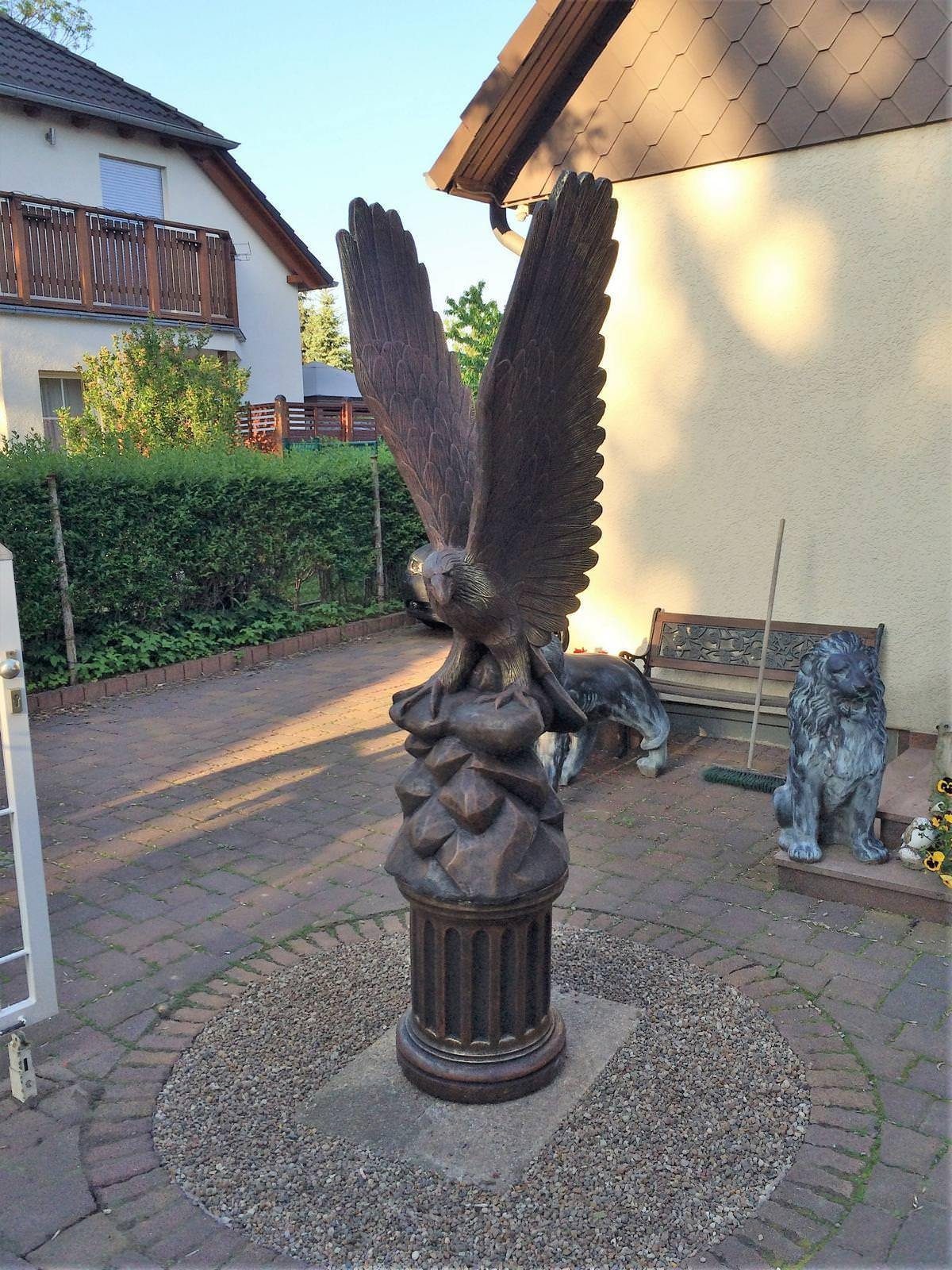 Antikes Wohndesign Gartenfigur Adler Sockel Gold Höhe: 232cm mit Bronze Gesamtgewicht: XXL Optik