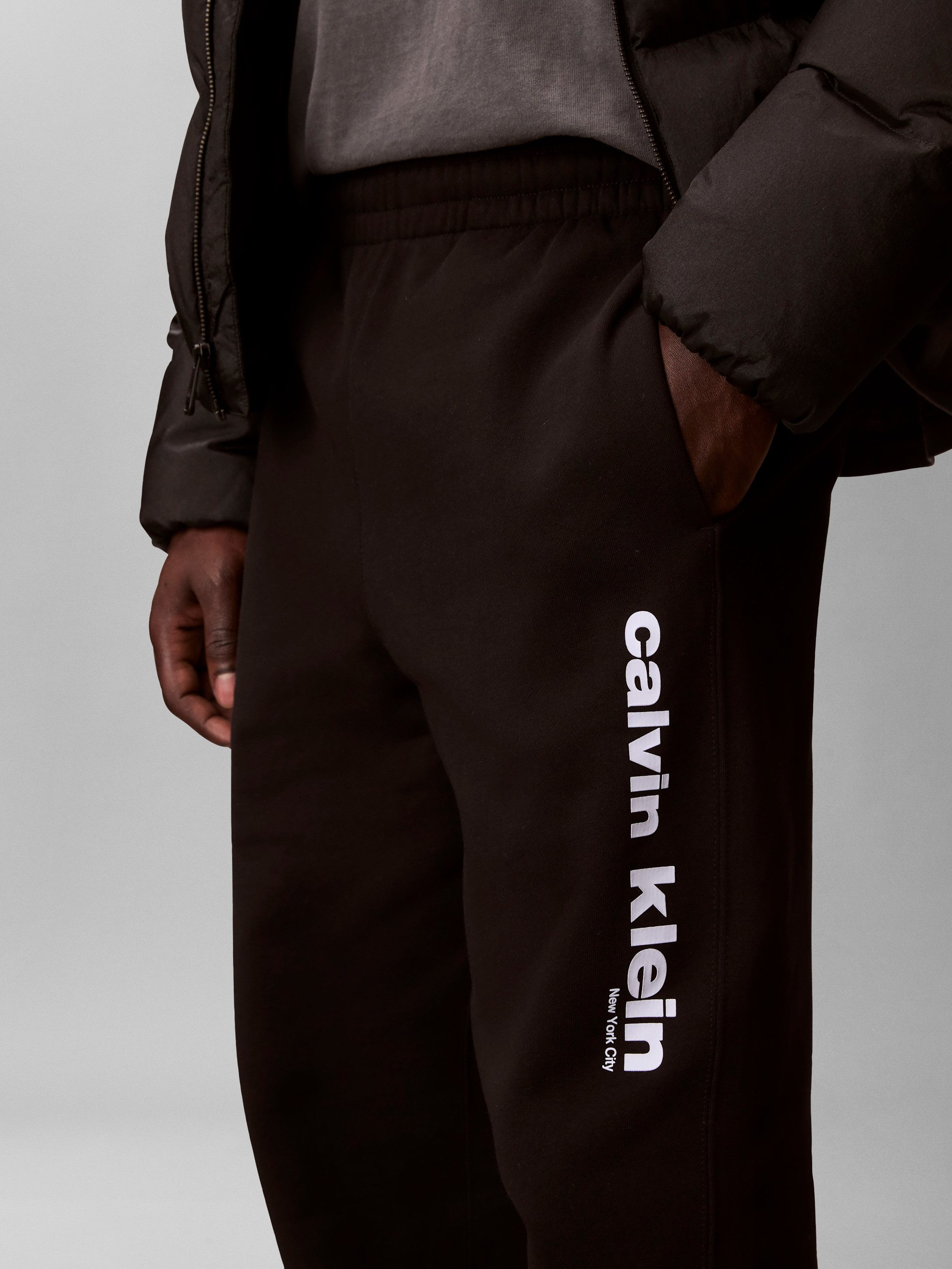 Calvin Klein Sweathose Regular Fit, seitlicher Logo-Schriftzug günstig online kaufen