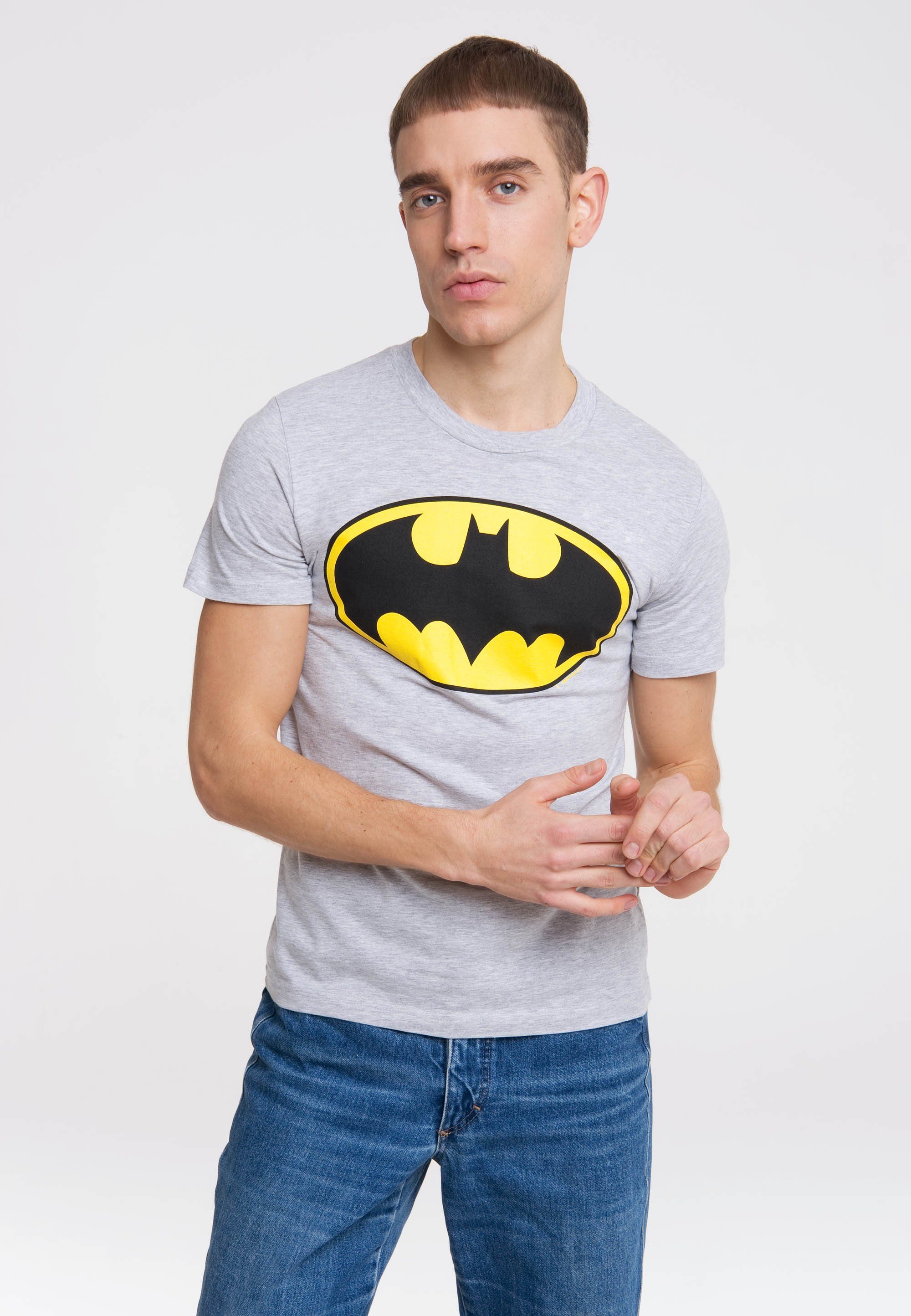 LOGOSHIRT T-Shirt BATMAN mit Superhelden-Logo, Batman-Logo Easy - coolem Angesagtes LOGO Herre in T-Shirt für Fit-Schnitt
