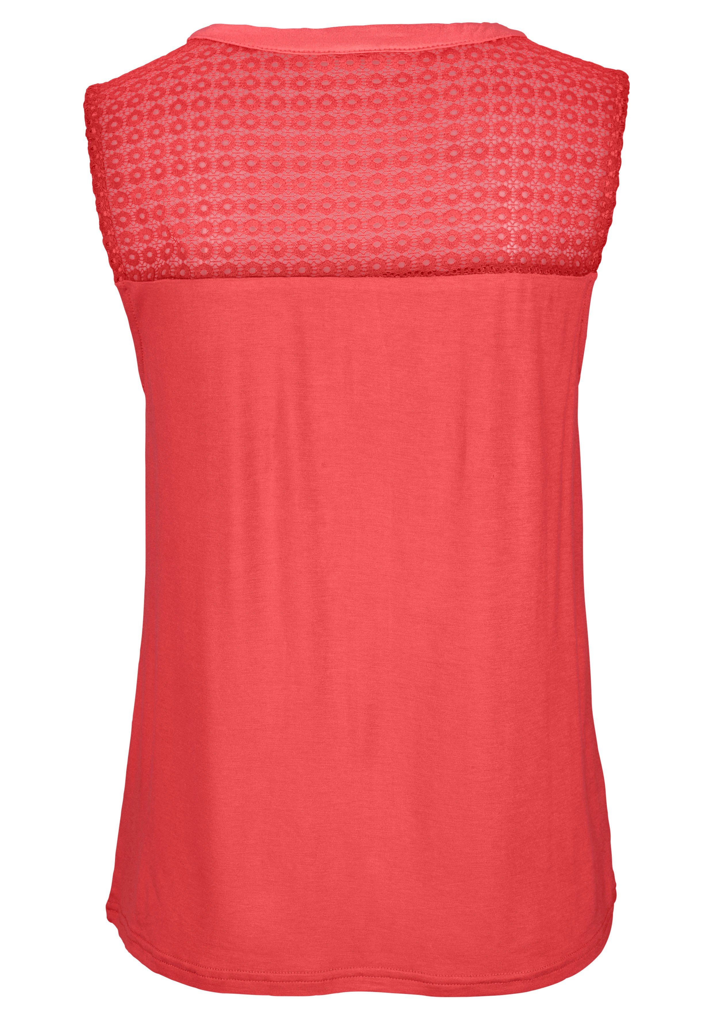 s.Oliver Strandtop mit Spitzeneinsatz an den Schultern und am oberen Rücken Jerseytop mit Zierknopfleiste, Sommertop mit Spitzendetails, casual – Bild 4 von 5