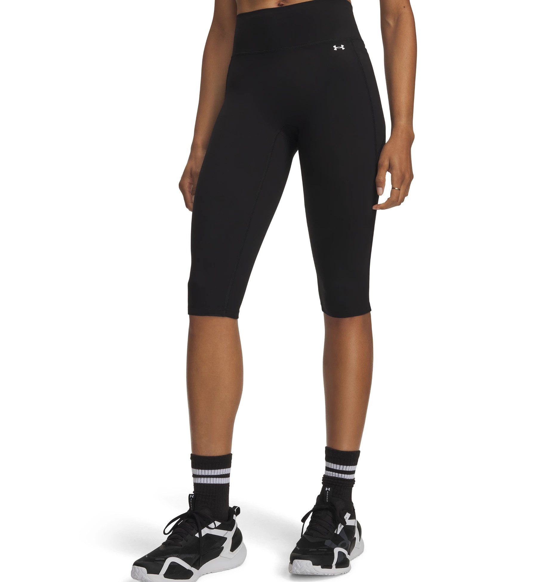 Under Armour® Caprihose MOTION CAPRI Capri-Länge, sportlicher Stil, mit Elasthan-Anteil, aus Polyester
