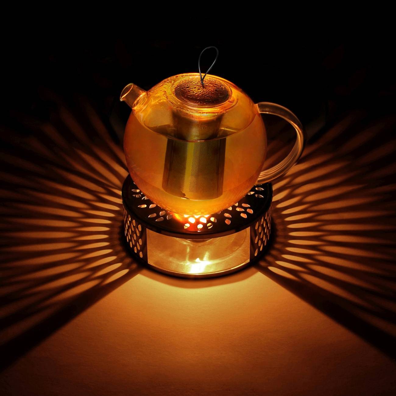 Creano Teekanne Teekanne “Jumbo” 1,0l mit Stövchen aus Edelstahl, 1 l, (Set, 4-St., 1 Teekanne, 1 Stövchen, 1 Deckel), Mit Silikonschlaufe