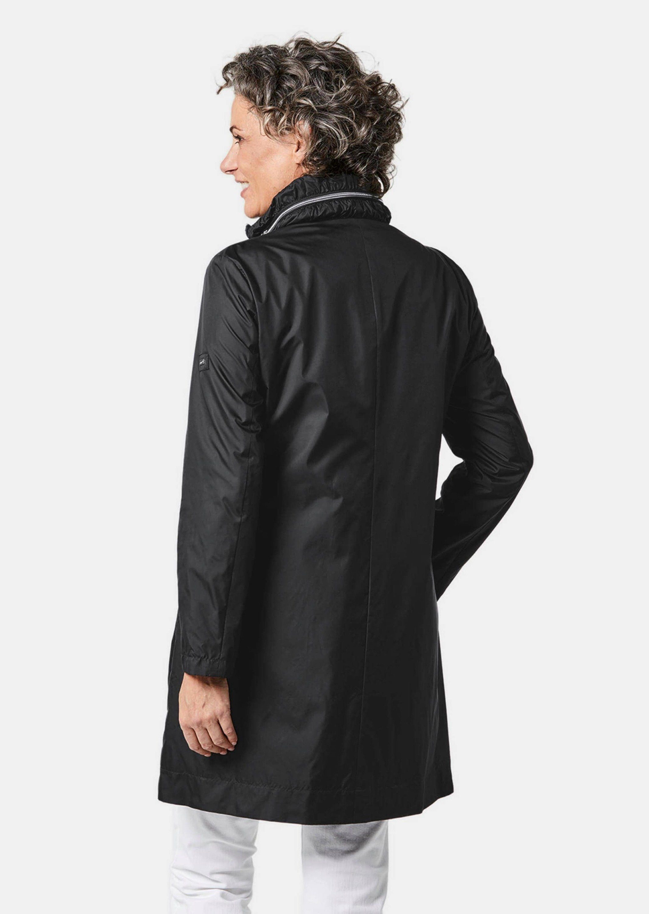 GOLDNER Kurzmantel Leicht wattierter Kurzmantel Matt schimmernde Damen Funktionsjacke mit versteckter Kapuze