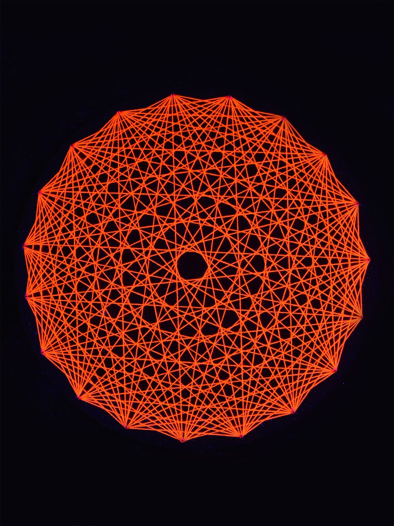leuchtet 2D PSYWORK UV-aktiv, 50cm, Mandala StringArt Dekoobjekt Red", Schwarzlicht "Neon Schwarzlicht unter Fadendeko