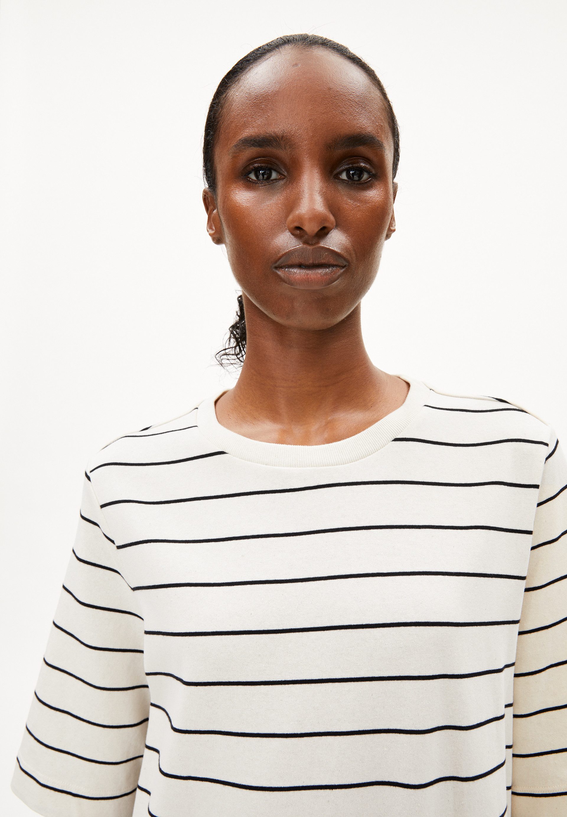Armedangels Jerseykleid XELINAA FINE STRIPE (Loose Fit) Heavyweight Jerseykleid aus recyceltem Baumwoll Mix