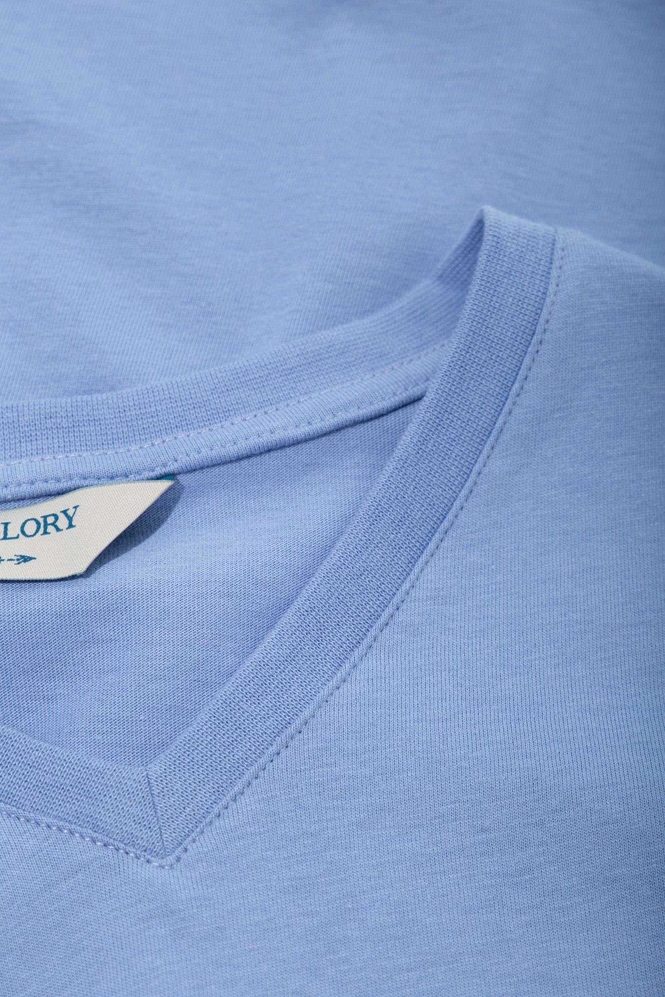 Way of Glory T-Shirt mit hellblau V-Ausschnitt