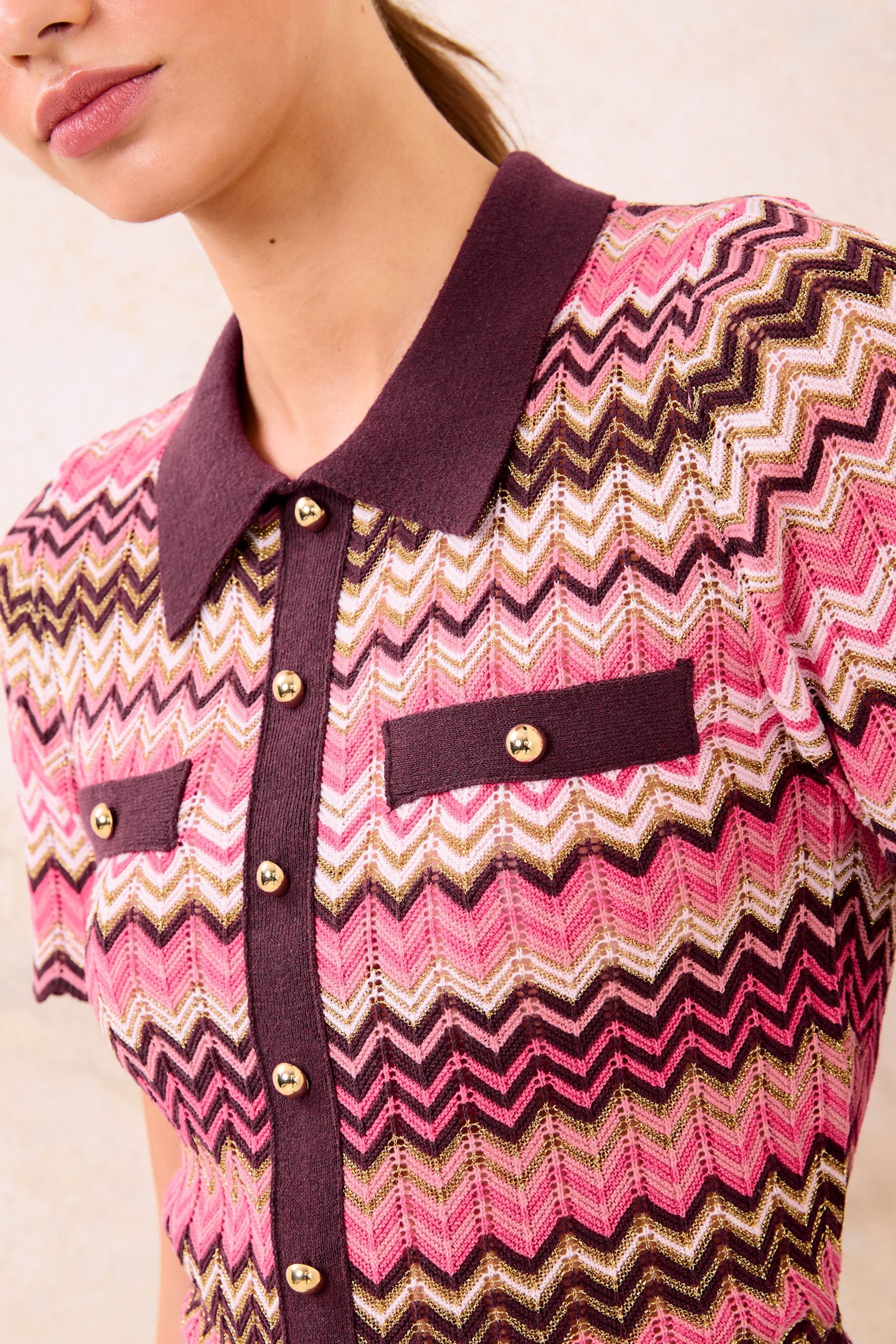 LIPSY 2-in-1-Shirt Lipsy Strickoberteil mit Metallic-Zickzack-Print (1-tlg)