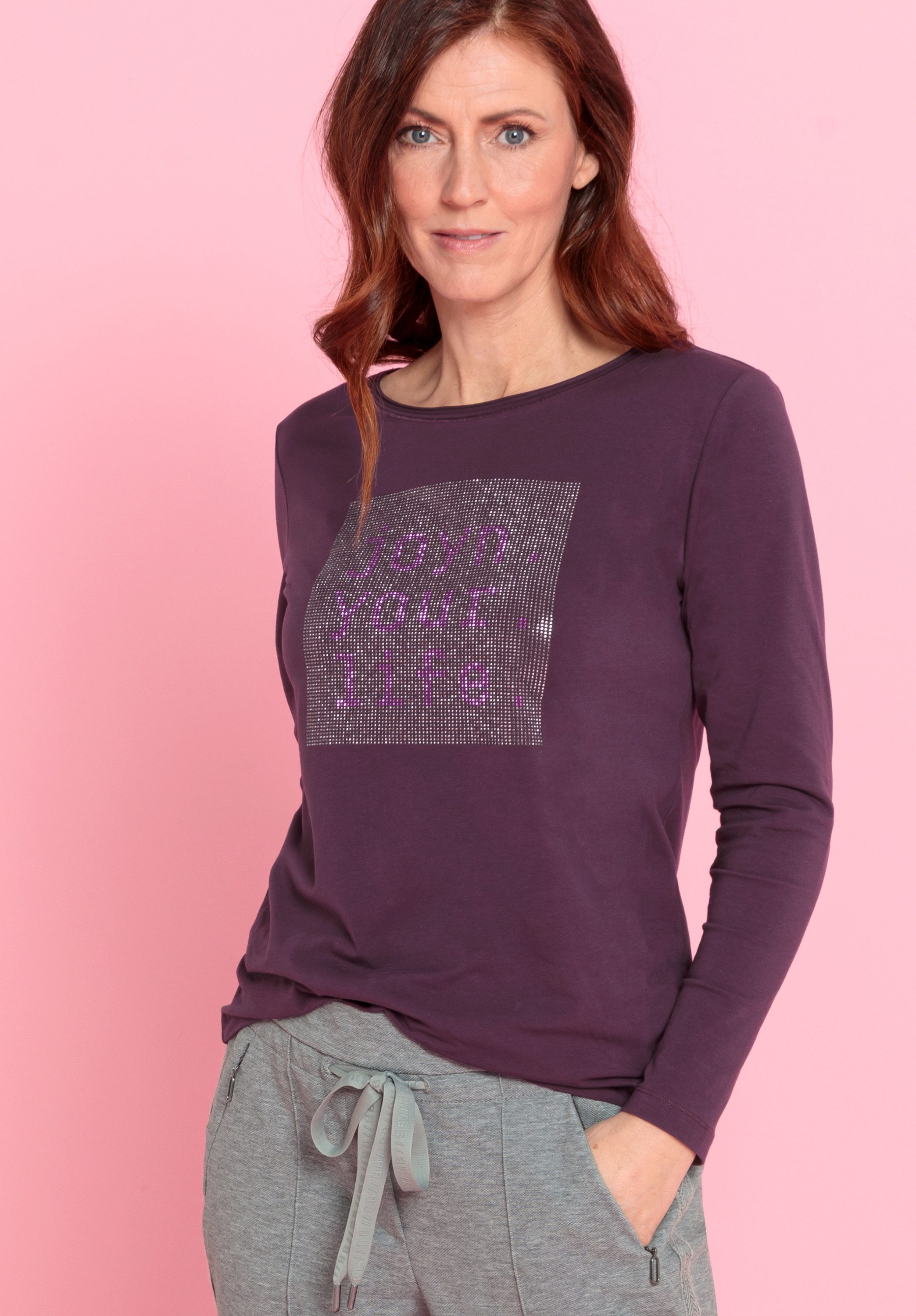 bianca Rundhalsshirt DAMI mit dezent schimmernden Frontmotiv günstig online kaufen