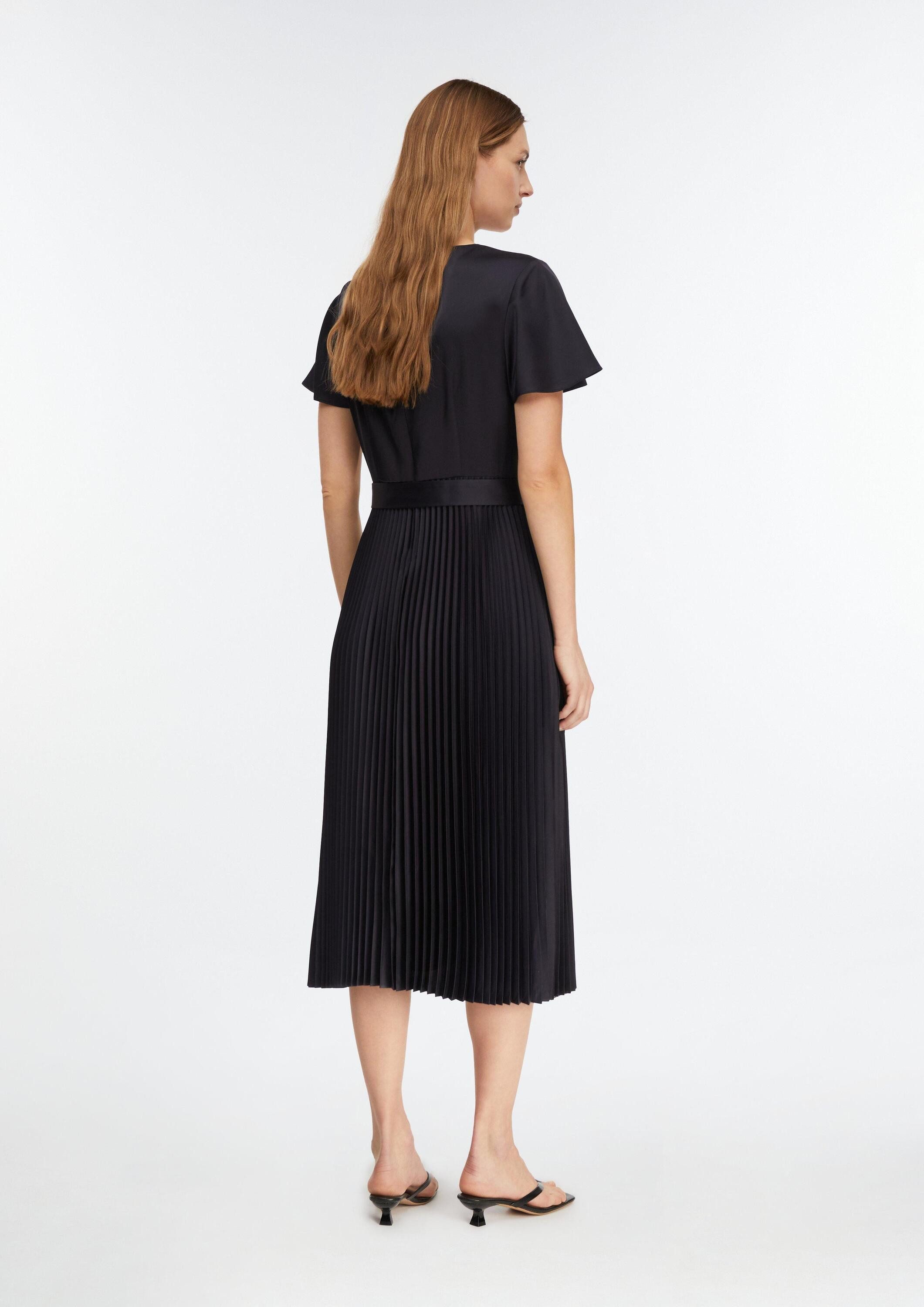 comma Midikleid Kleid Satinkleid mit fließenden Ärmeln und Plissée-Rock