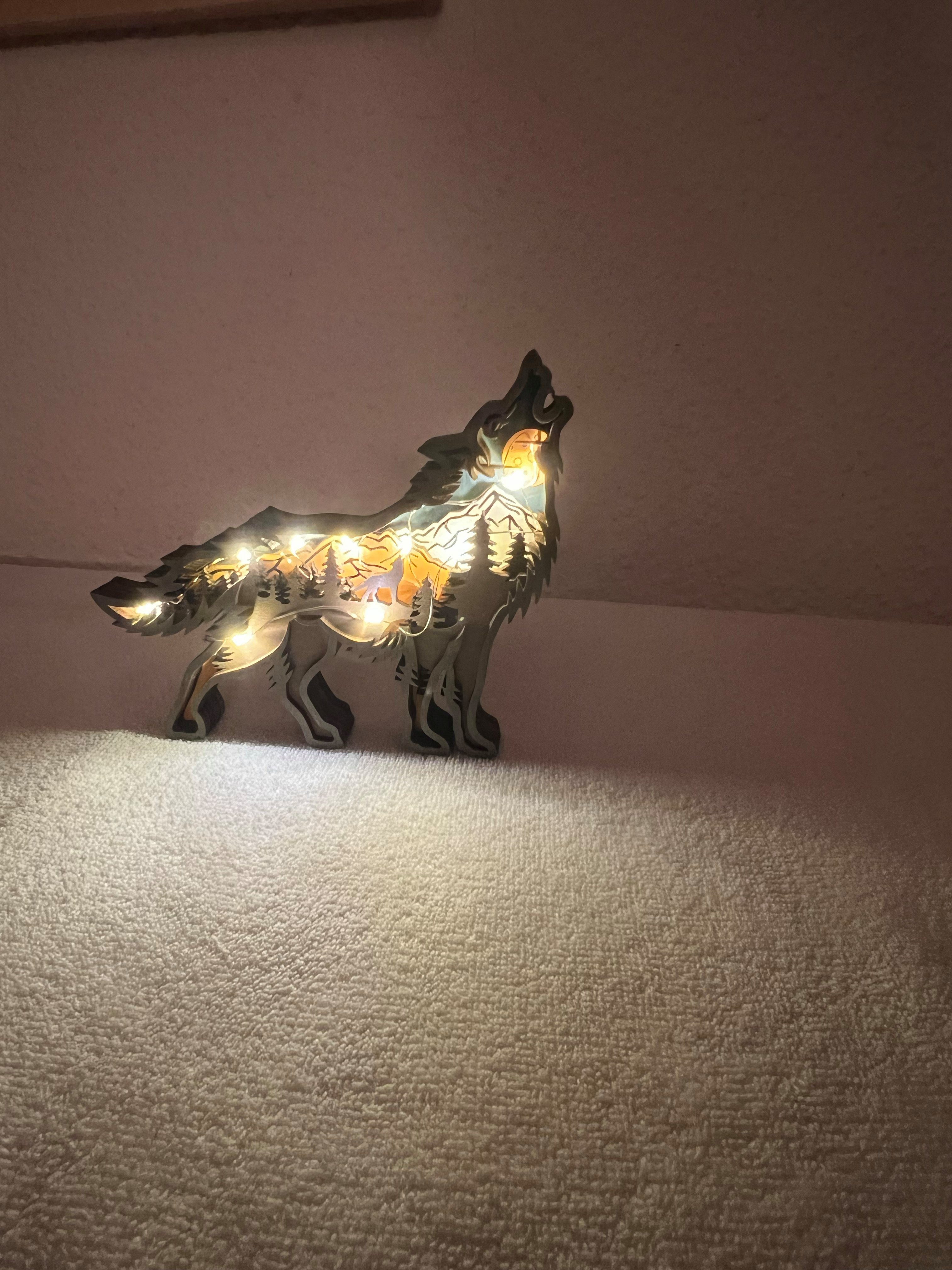 Stelby Tierfigur Holzmodell Wolf mit Led Lichterkette