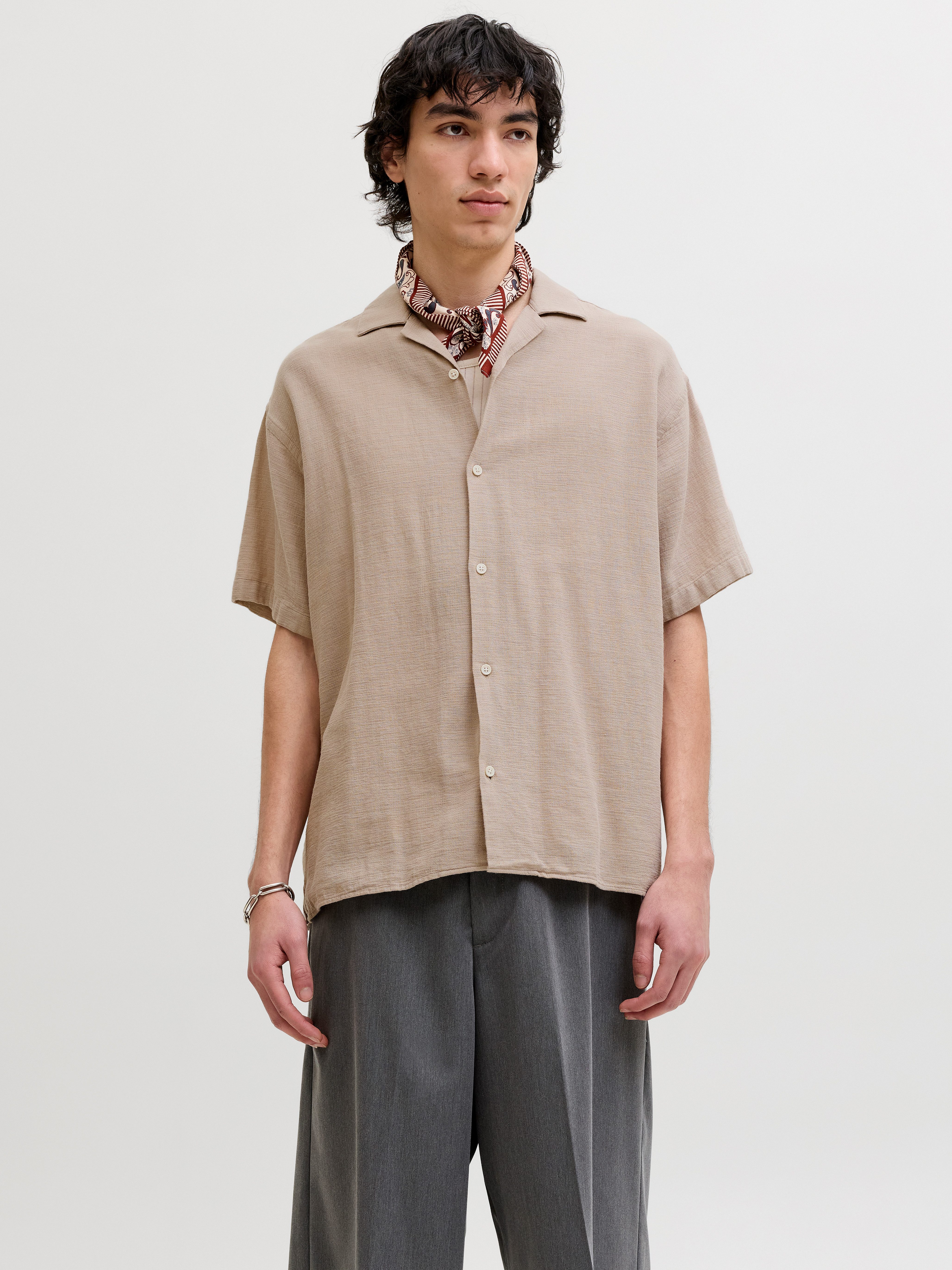 Jack & Jones Kurzarmhemd JJELIAM RESORT SHIRT SS SN Baumwolle, loose fit