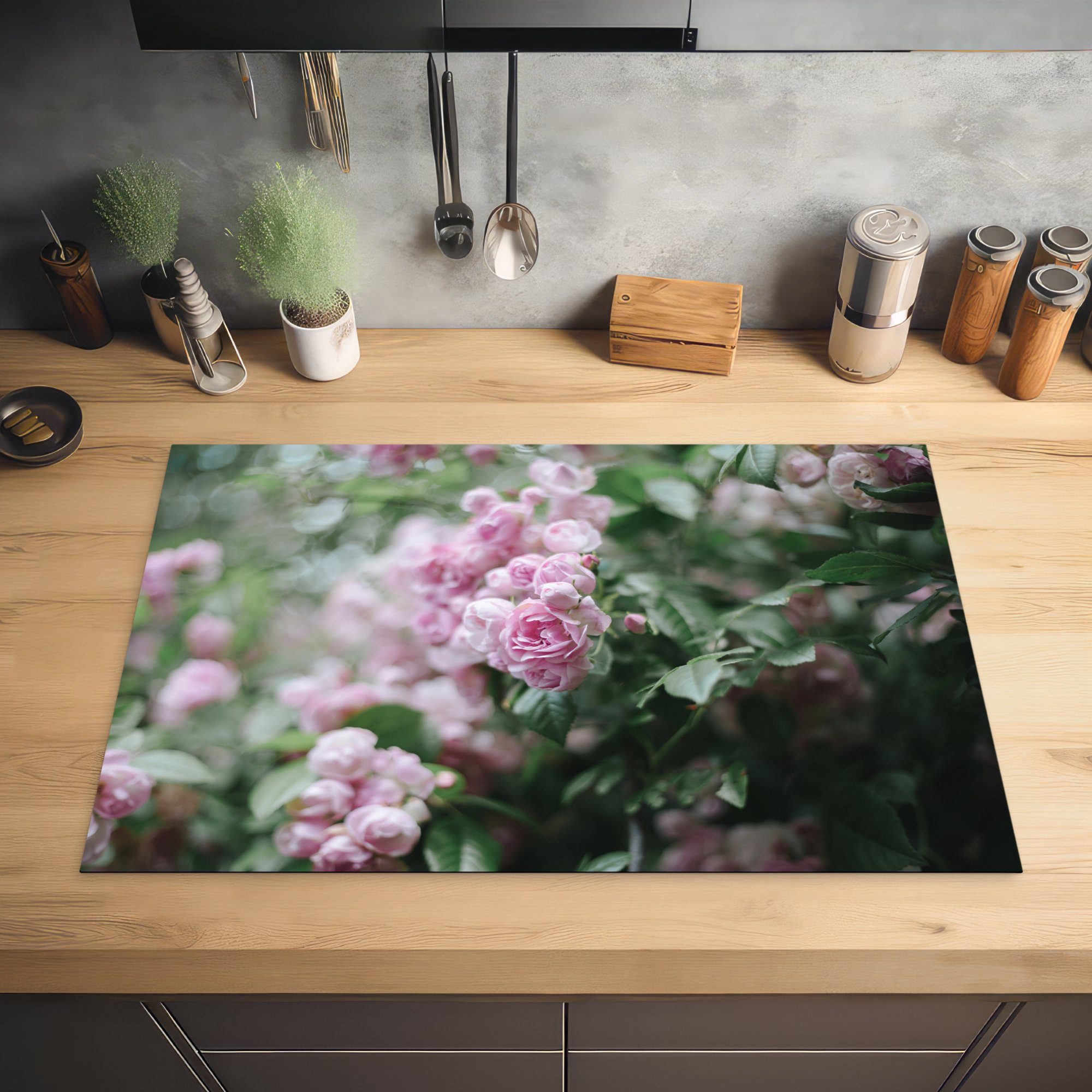 Schutz Rosa - 81x52 Ceranfeldabdeckung (1 Vinyl, MuchoWow Kletterrose cm, für - Blatt, küche, Herdblende-/Abdeckplatte die Induktionskochfeld tlg),