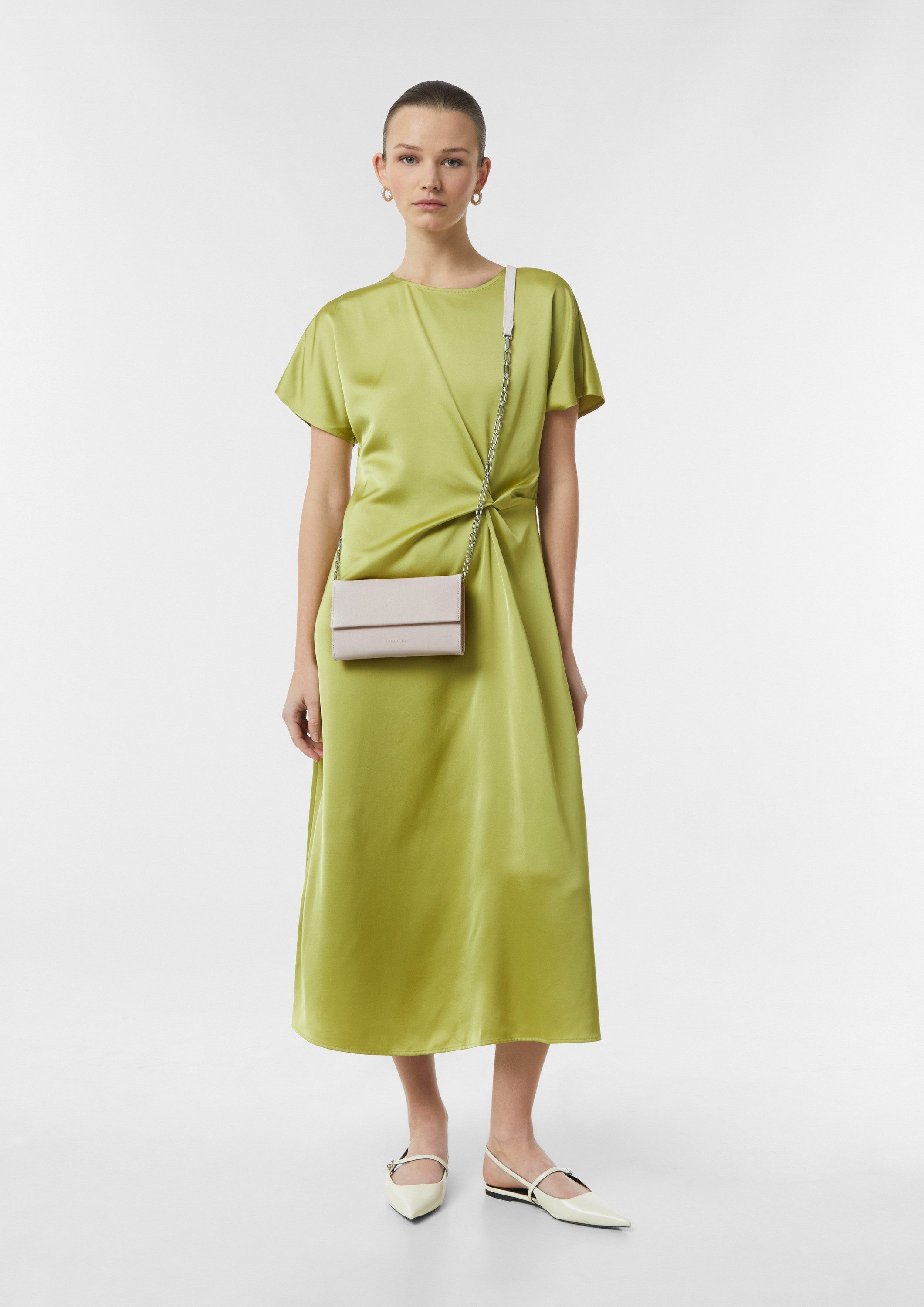comma Umhängetasche Crossbody, Clutch aus Glattleder mit Kette