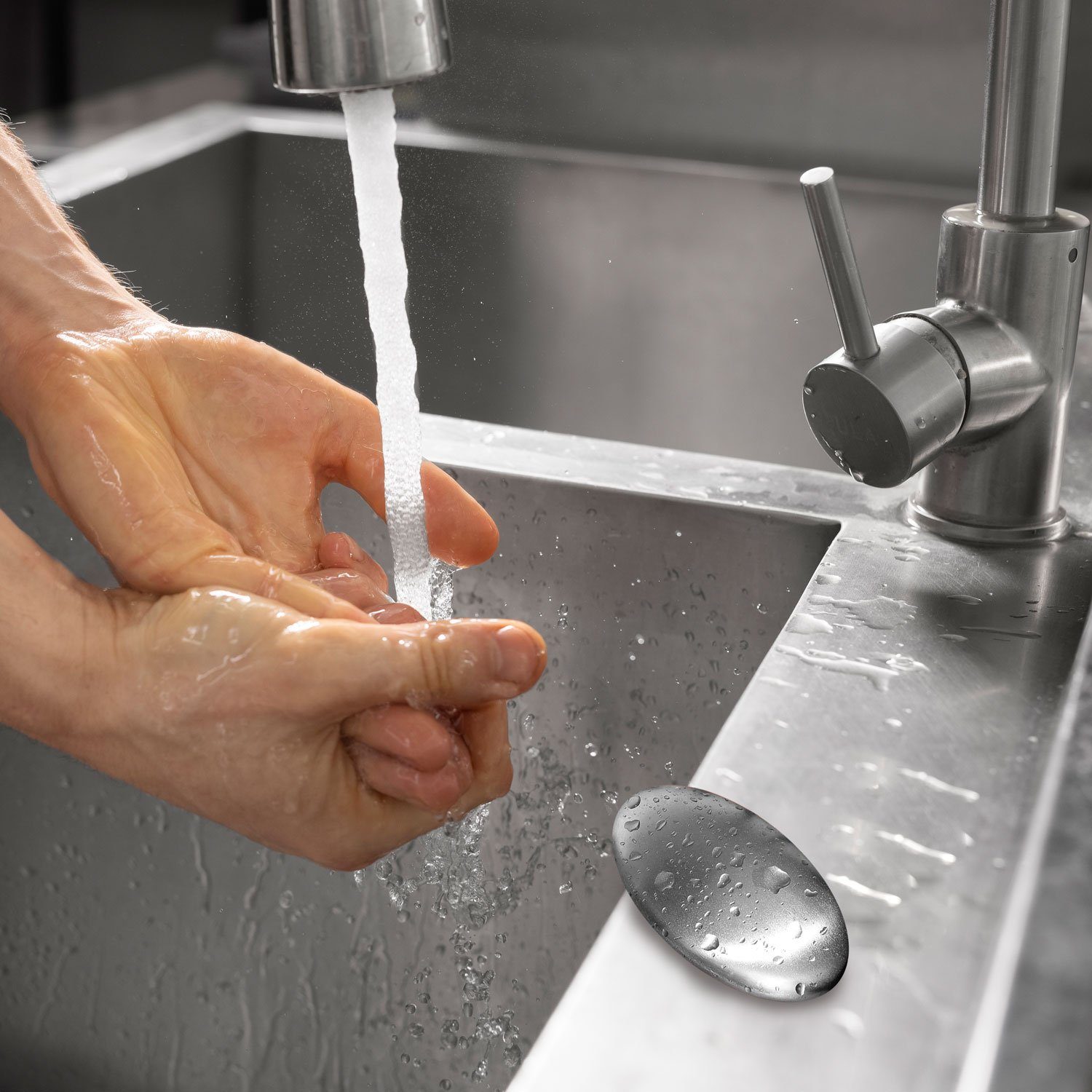 Goods+Gadgets Handseife GOODS+GADGETS Handseife Edelstahl – Geruchsneutralisierende Seife, Stahlseife Öko Seife aus Edelstahl