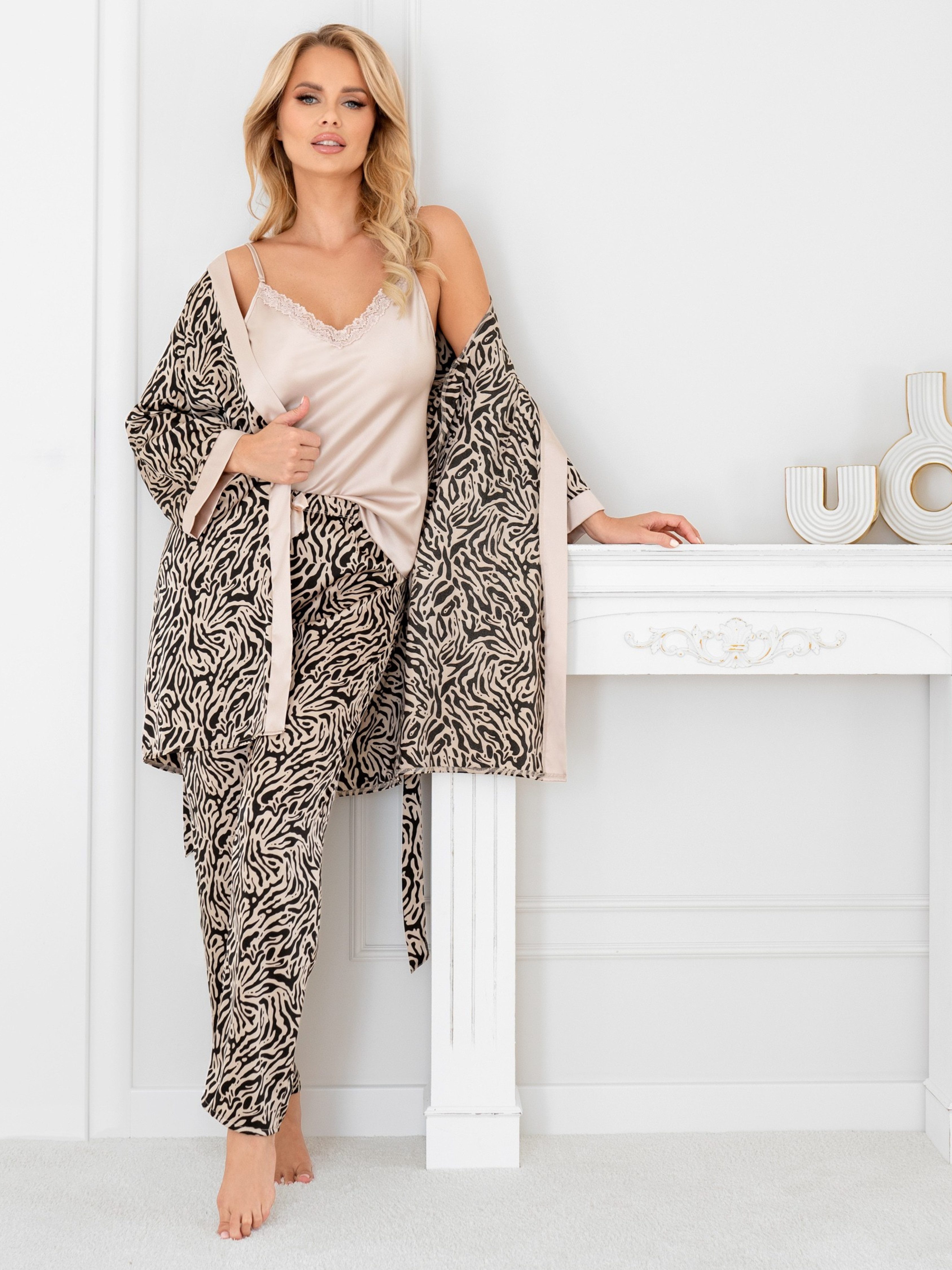 Donna Morgenmantel Satin-Kimono, Satin-Stretch, Schalkragen, Bindegürtel, mit farbigem Animal-Print