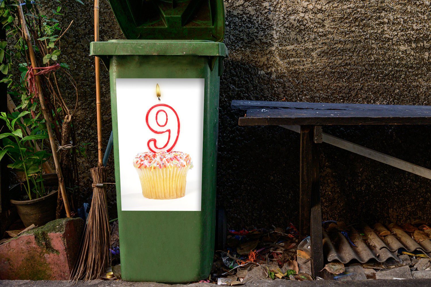 9 Container, Sticker, MuchoWow Wandsticker einem Nummer auf (1 Mülltonne, Mülleimer-aufkleber, Muffin St), Abfalbehälter