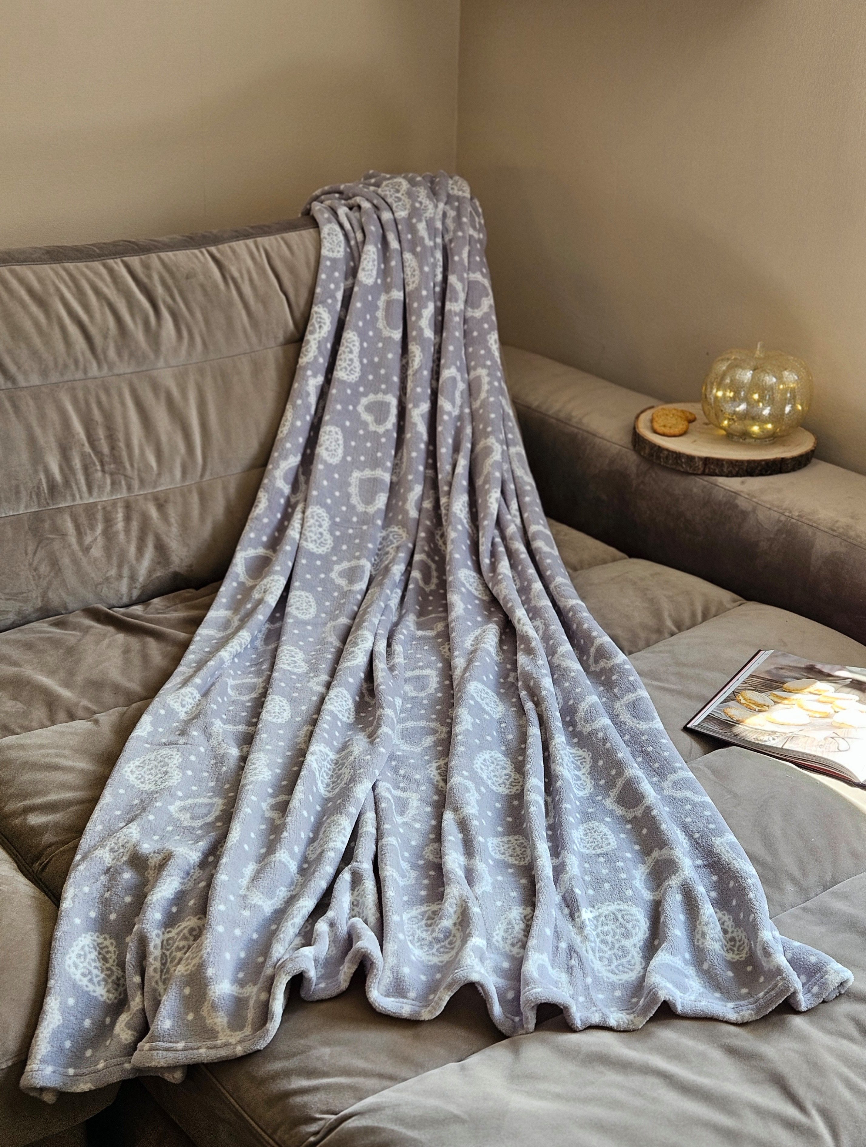 Wohndecke Kuscheldecke Decke Tagesdecke Herzen 150x200 cm Creme Grau Beige Rot, Meinposten