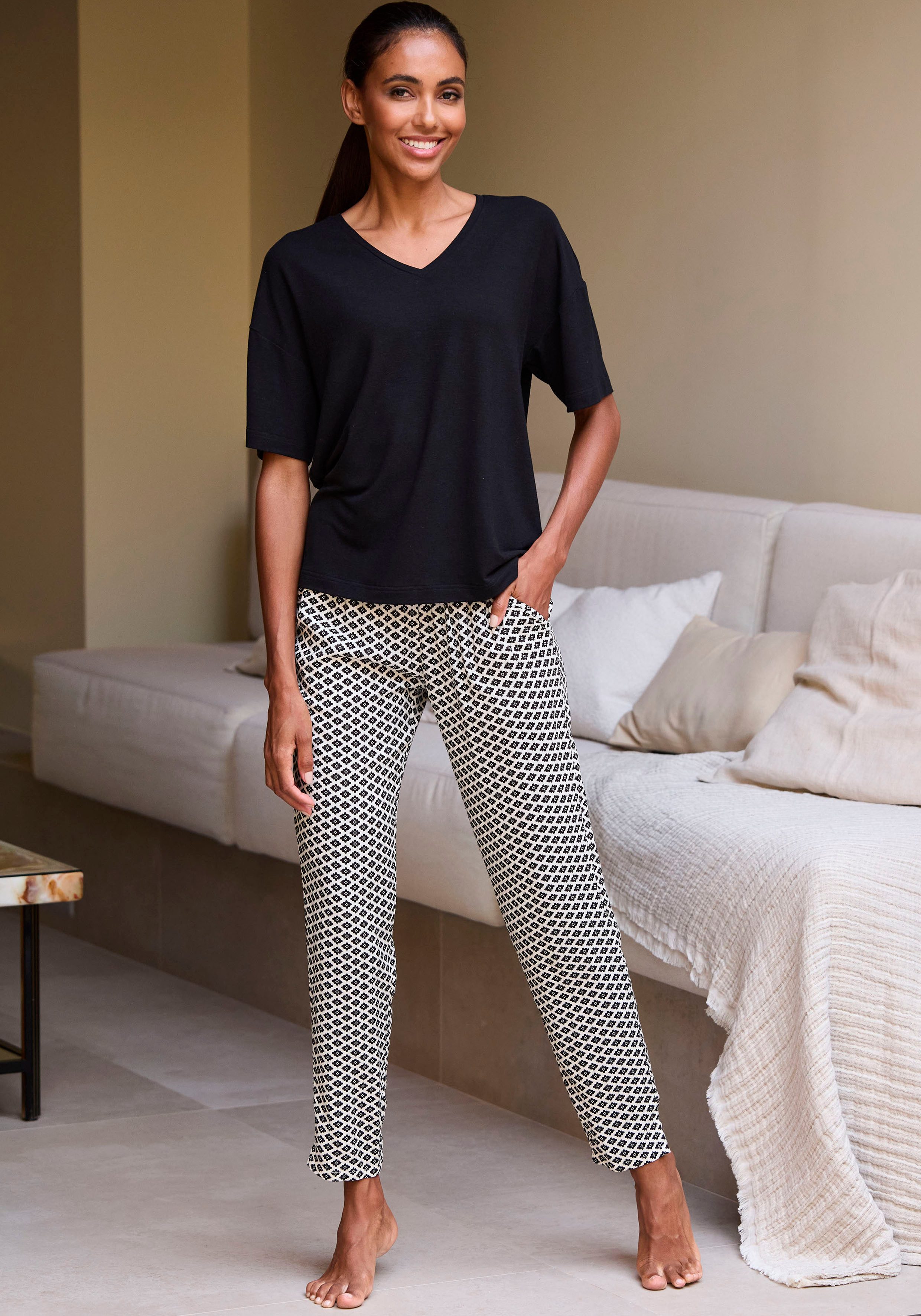 LASCANA Pyjamaoberteil mit V-Ausschnitt