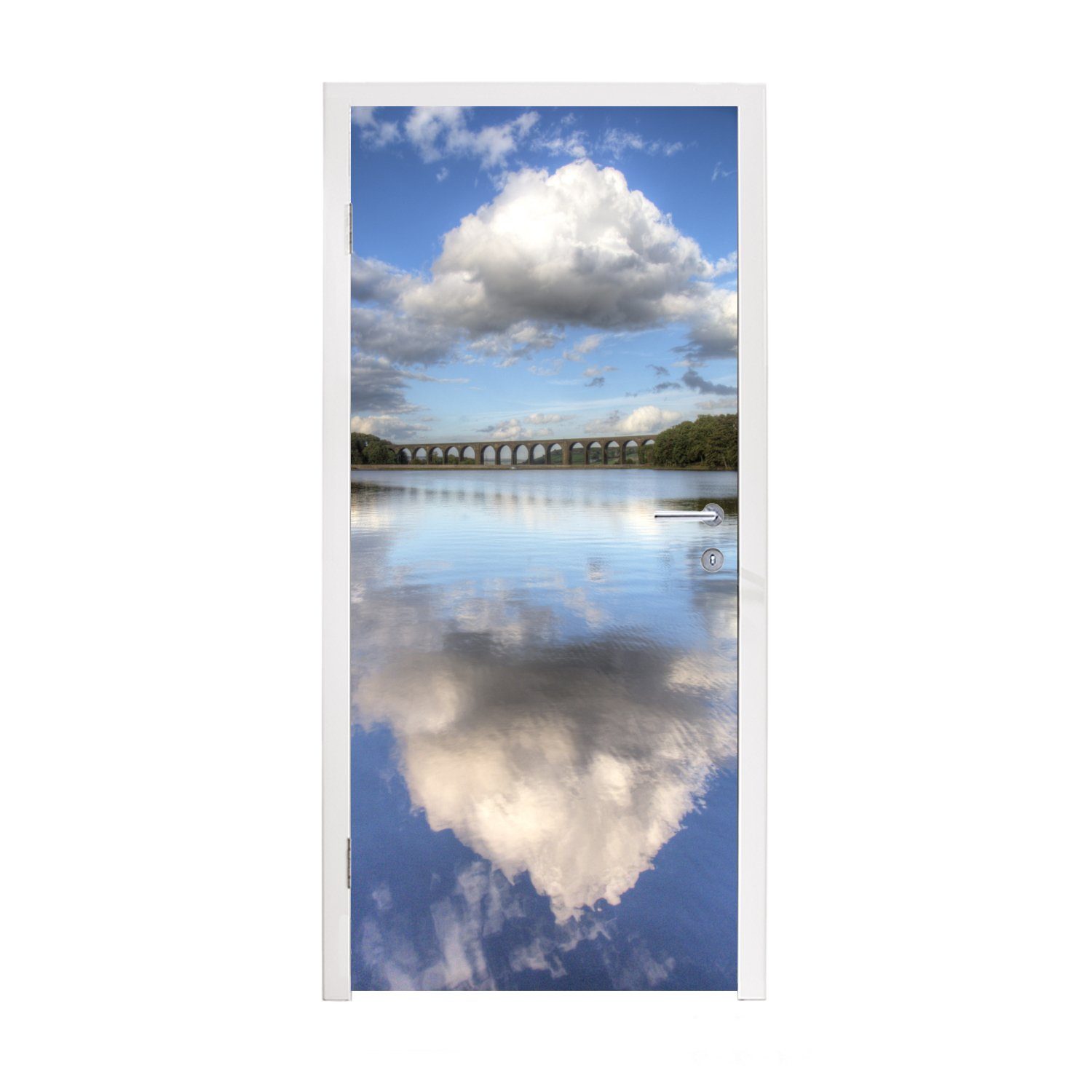 MuchoWow Türtapete Blauer Himmel und Wolken spiegeln sich in den Gewässern von Bradford, Matt, bedruckt, (1 St), Fototapete für Tür, Türaufkleber, 75x205 cm