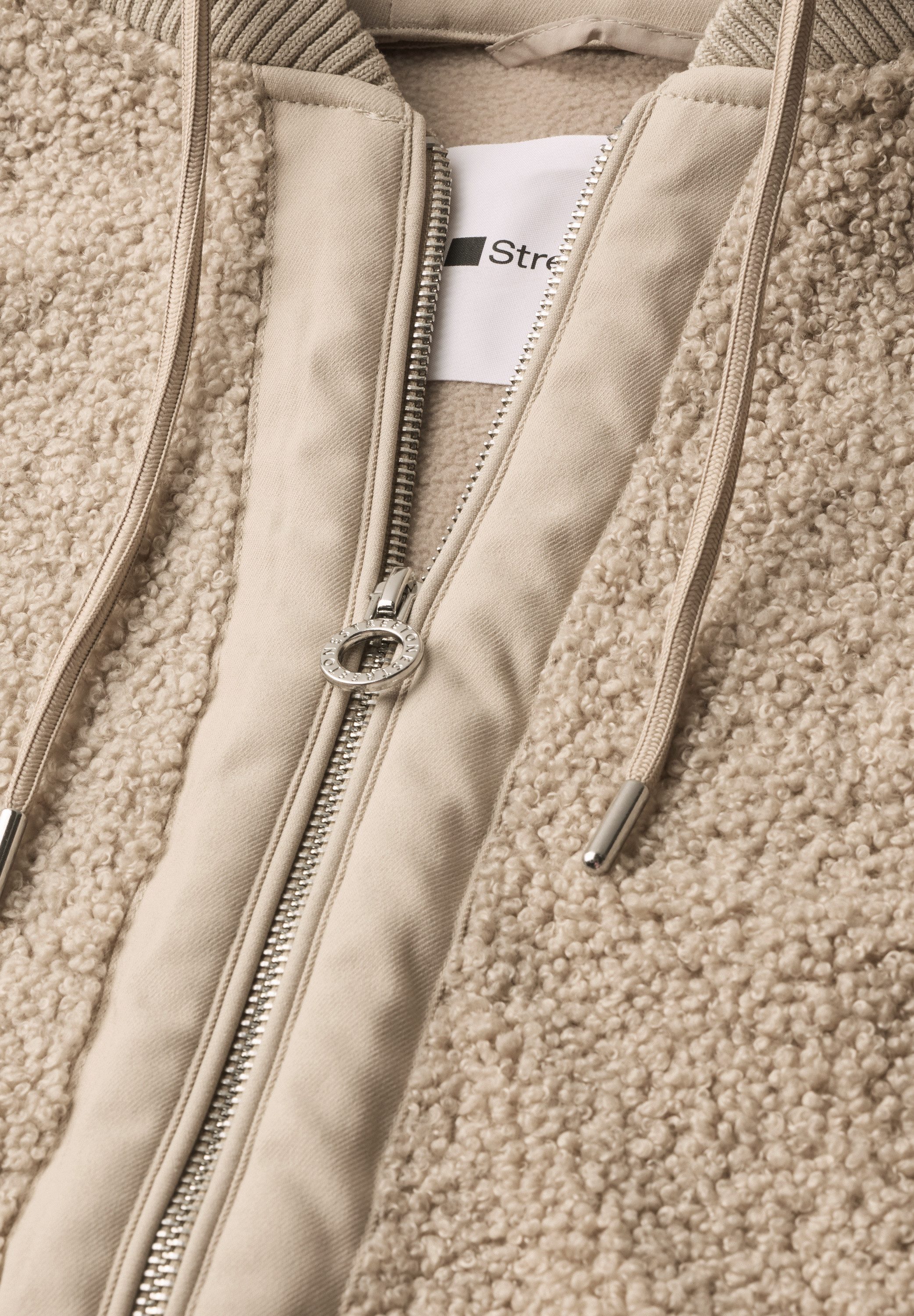 STREET ONE Fellimitatjacke mit abnehmbarer Kapuze – Bild 5 von 5