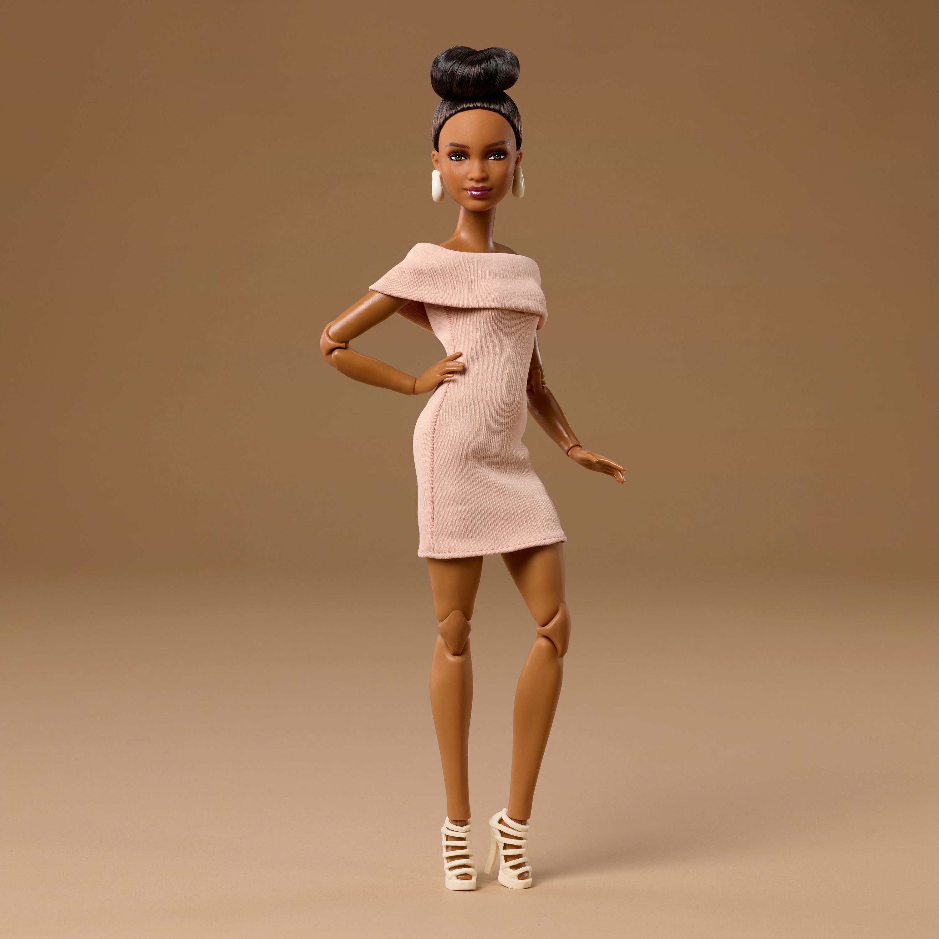 Barbie Anziehpuppe Signature Barbie Petite Basics 08