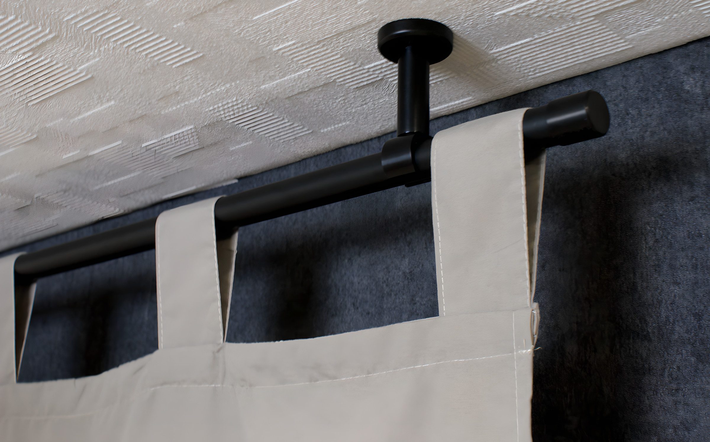 iso-design Gardinenstange Set zur Montage an der Decke mit 20 mm Durchmesser 1-läufig, Ø 20 mm, 1-läufig, Deckenmontage, geschraubt, Aluminium, Variabler Deckenabstand