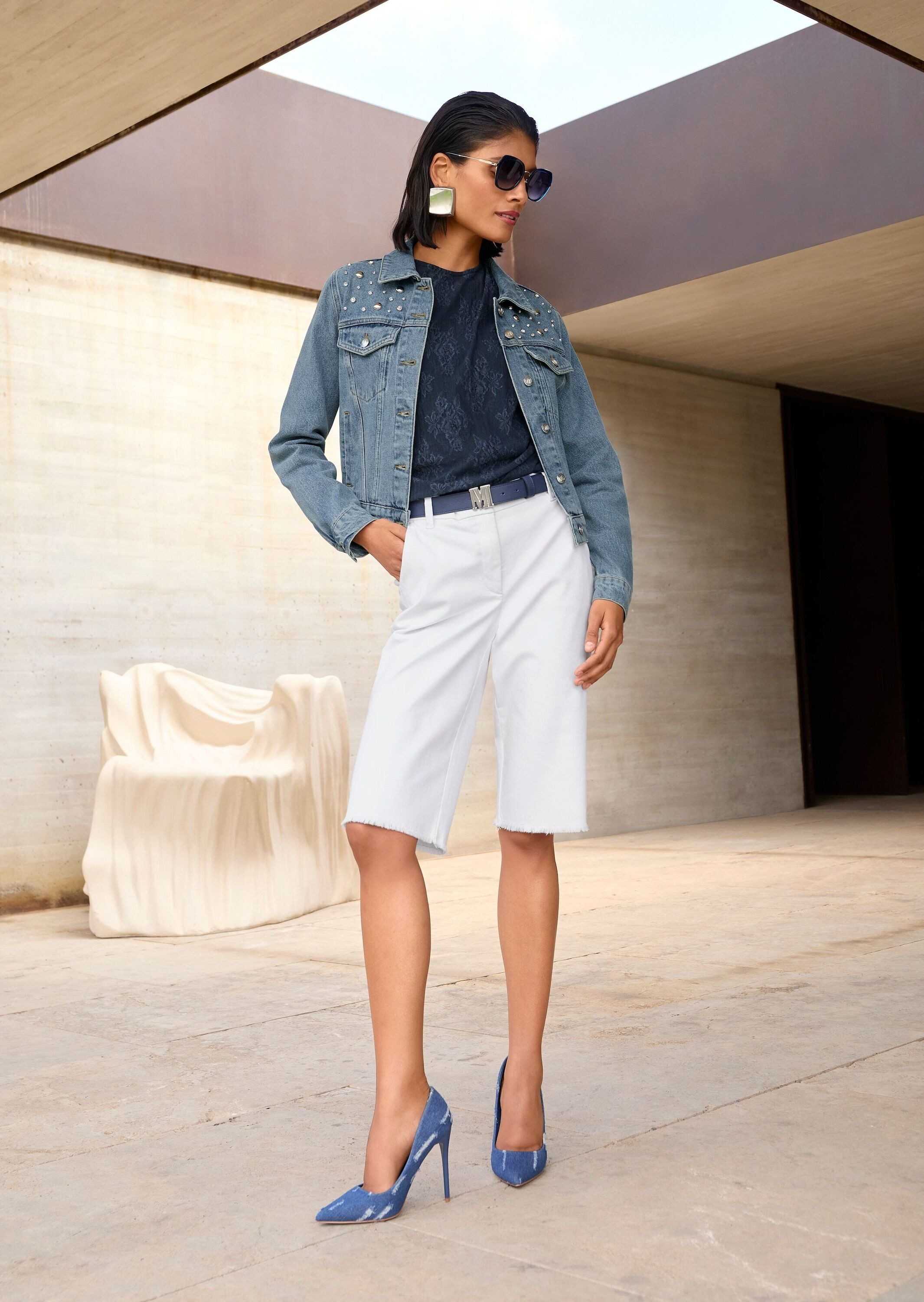 MADELEINE Shorts Sommerliche Bermuda mit Fransen Unifarbenes Design, ohne Kragen, Verschluss mit Knopf