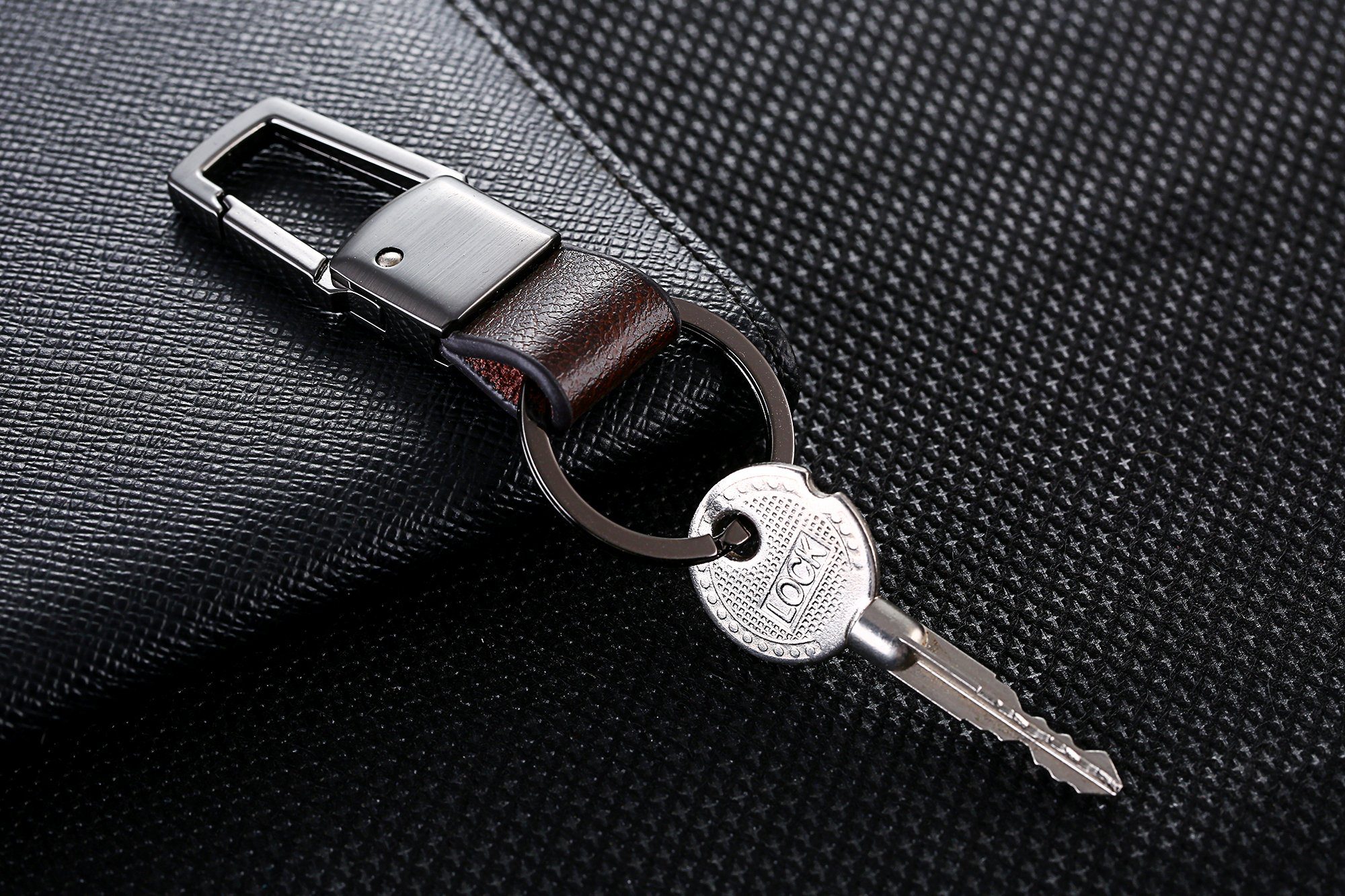 Cerbery Schlüsselanhänger Schwarz Auto aus mit - Schlüsselanhänger Leder Kunstleder und Ringen Schlüsselhalter Geschenkbox Geschenk Schlüsselring, Schlüsselbund Schlüsselband