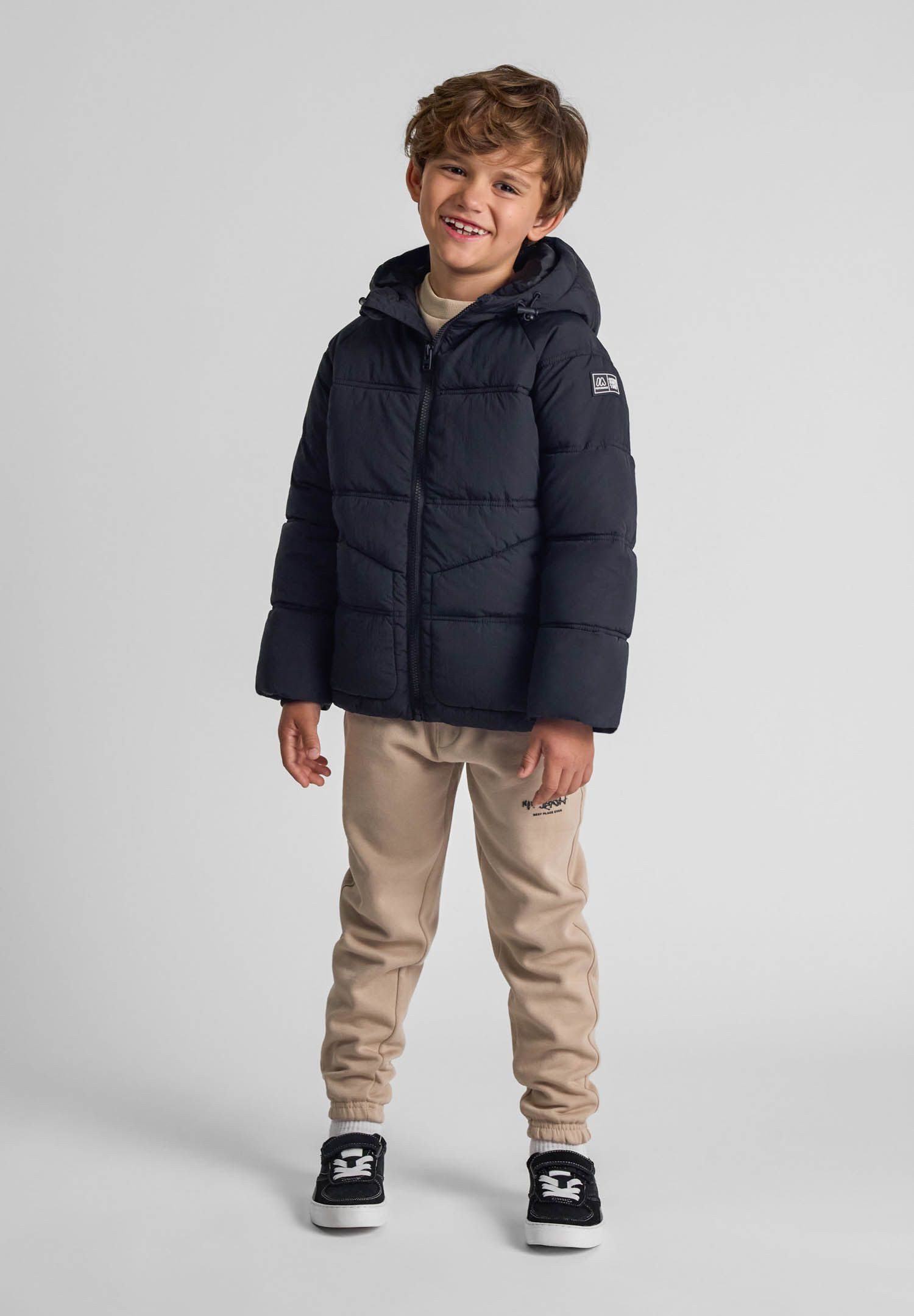 MINOTI Winterjacke Steppjacke mit Kapuze und Taschen mit Reißverschluss  (2y-14y) trendiger Aufnäher am Ärmel