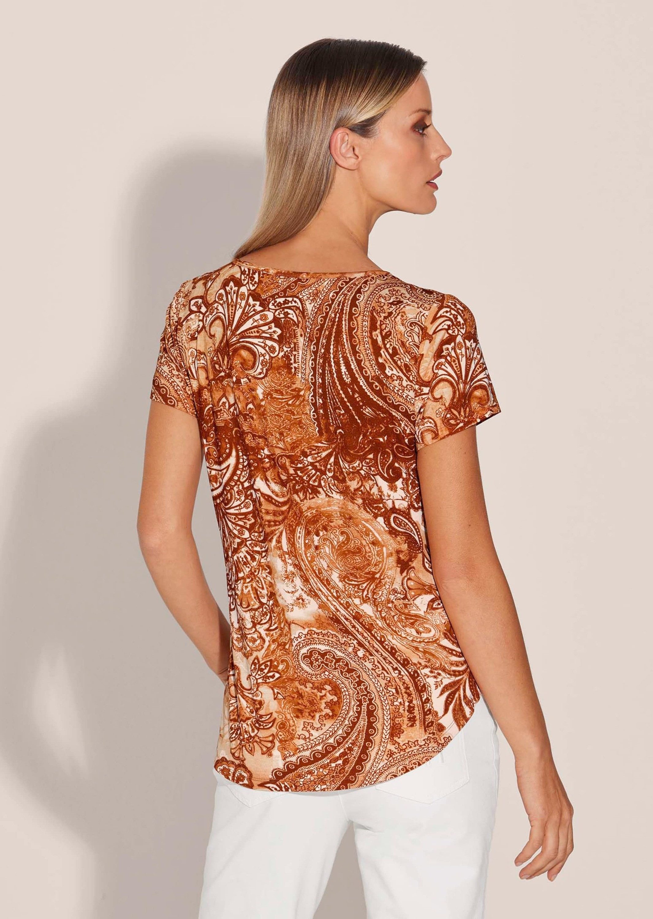 MADELEINE Kurzarmshirt Sommerliches Shirt mit Alloverprint Paisley-Design und U-Boot-Ausschnitt als modische Akzente