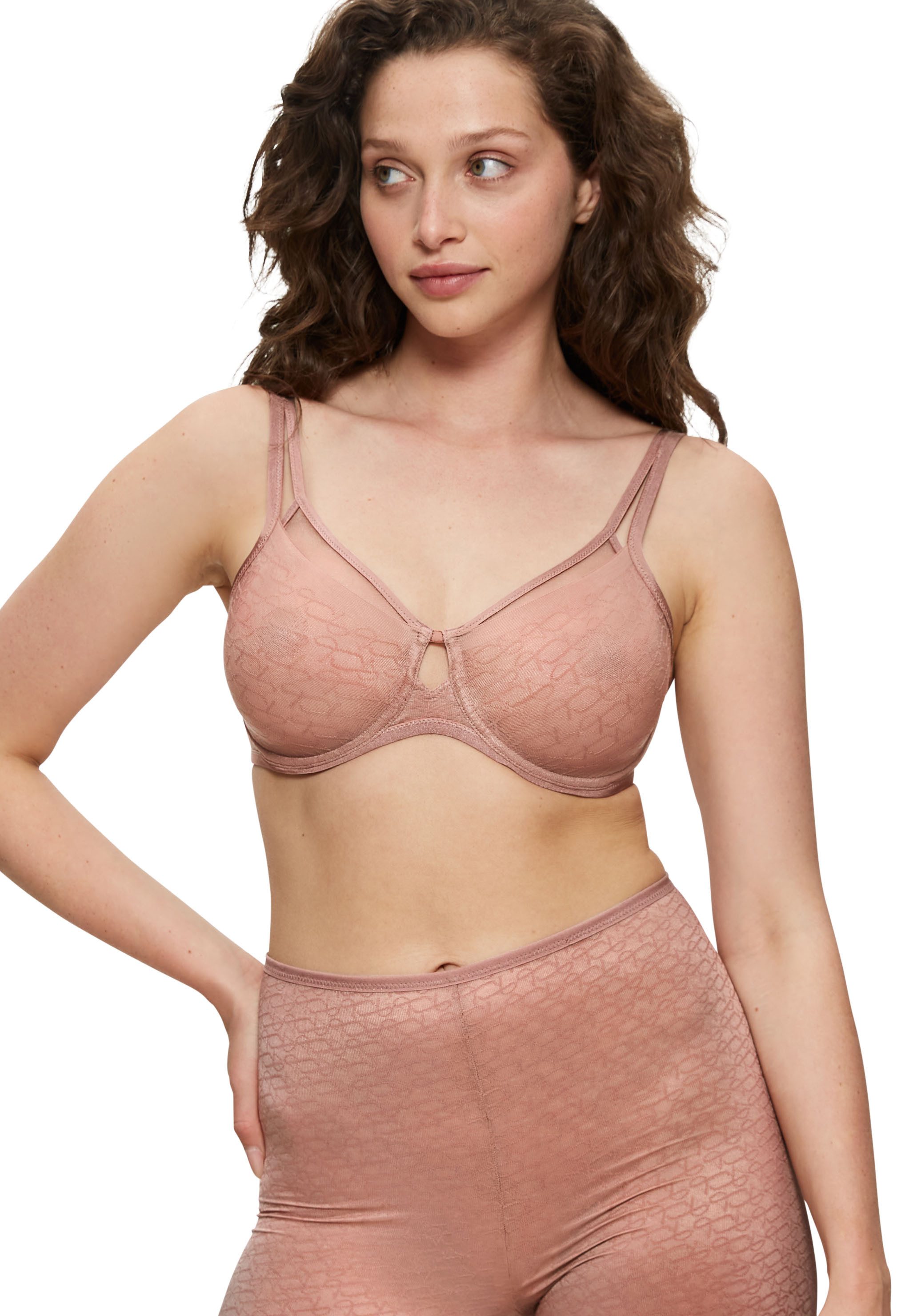 Triumph Minimizer-BH Signature Sheer verkleinert die Brust optisch um eine Размеры чашка, Spitze