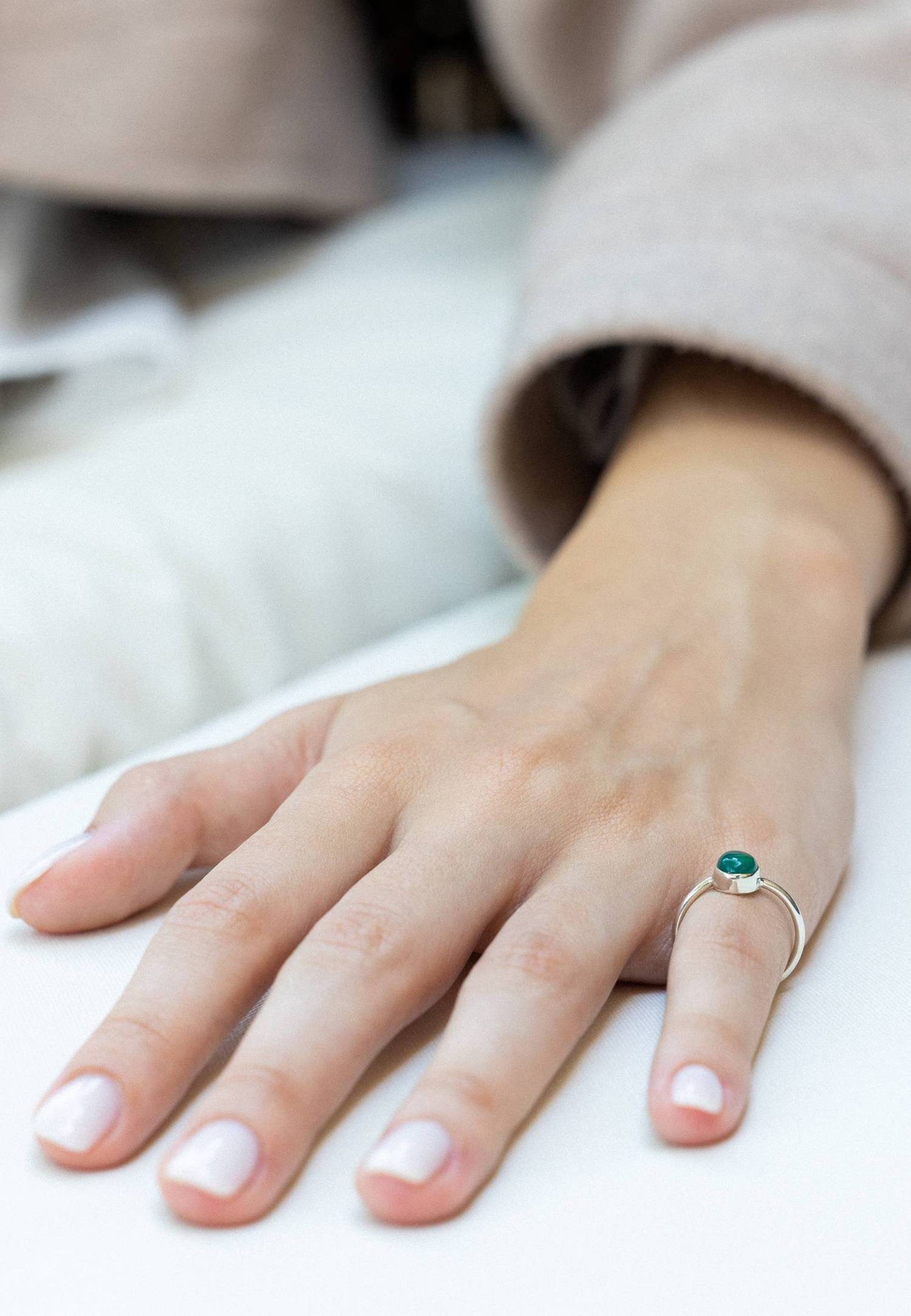 mantraroma Silberring SAMA oval aus 925 Silber mit grünen Onyx (Ring mit Schmuckbeutel), Damenring aus 925er Silber