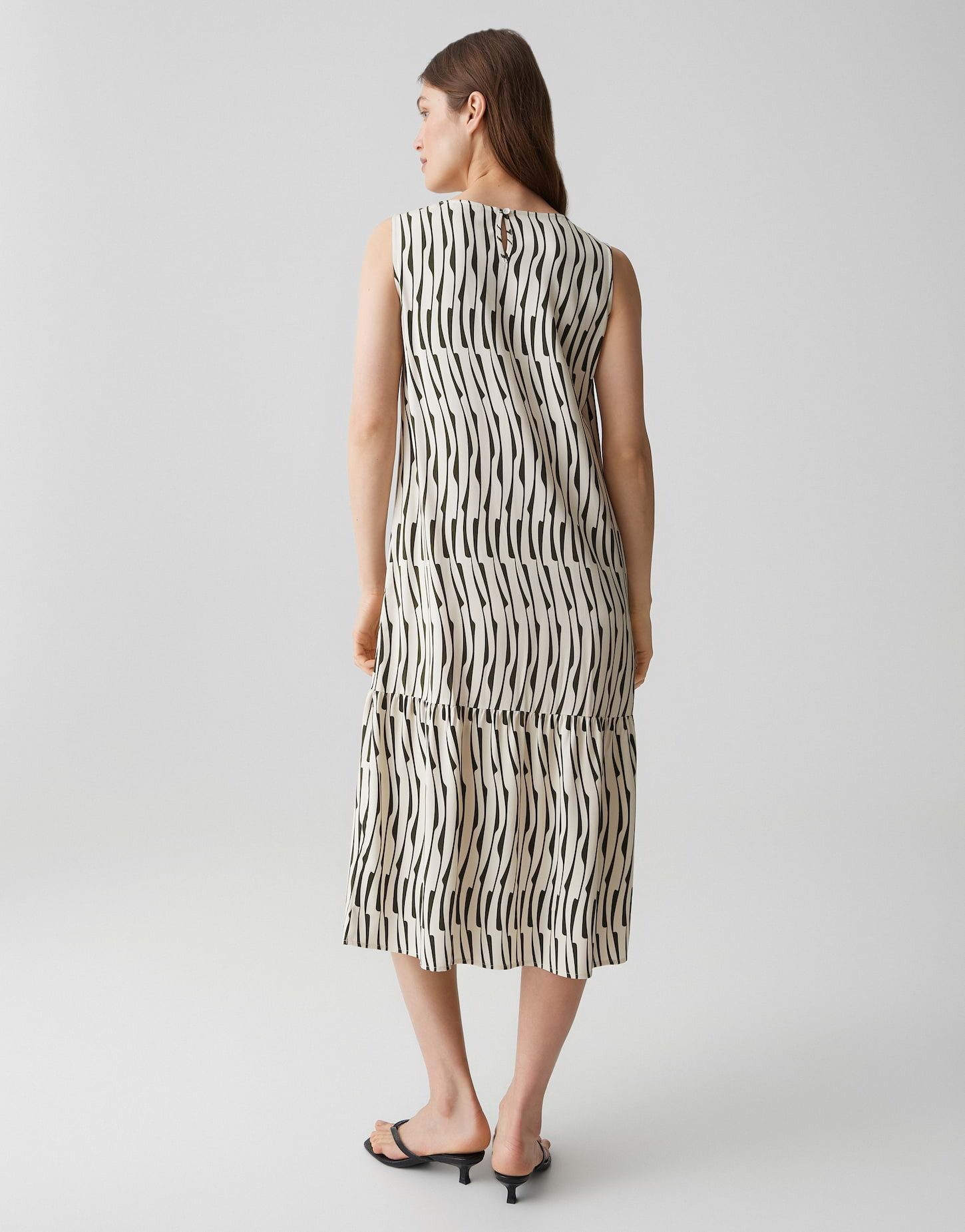 OPUS Trägerkleid Wicy bamboo aus Webware mit fließendem Fall Perlmuttknöpfe verleihen dem Look feine Eleganz