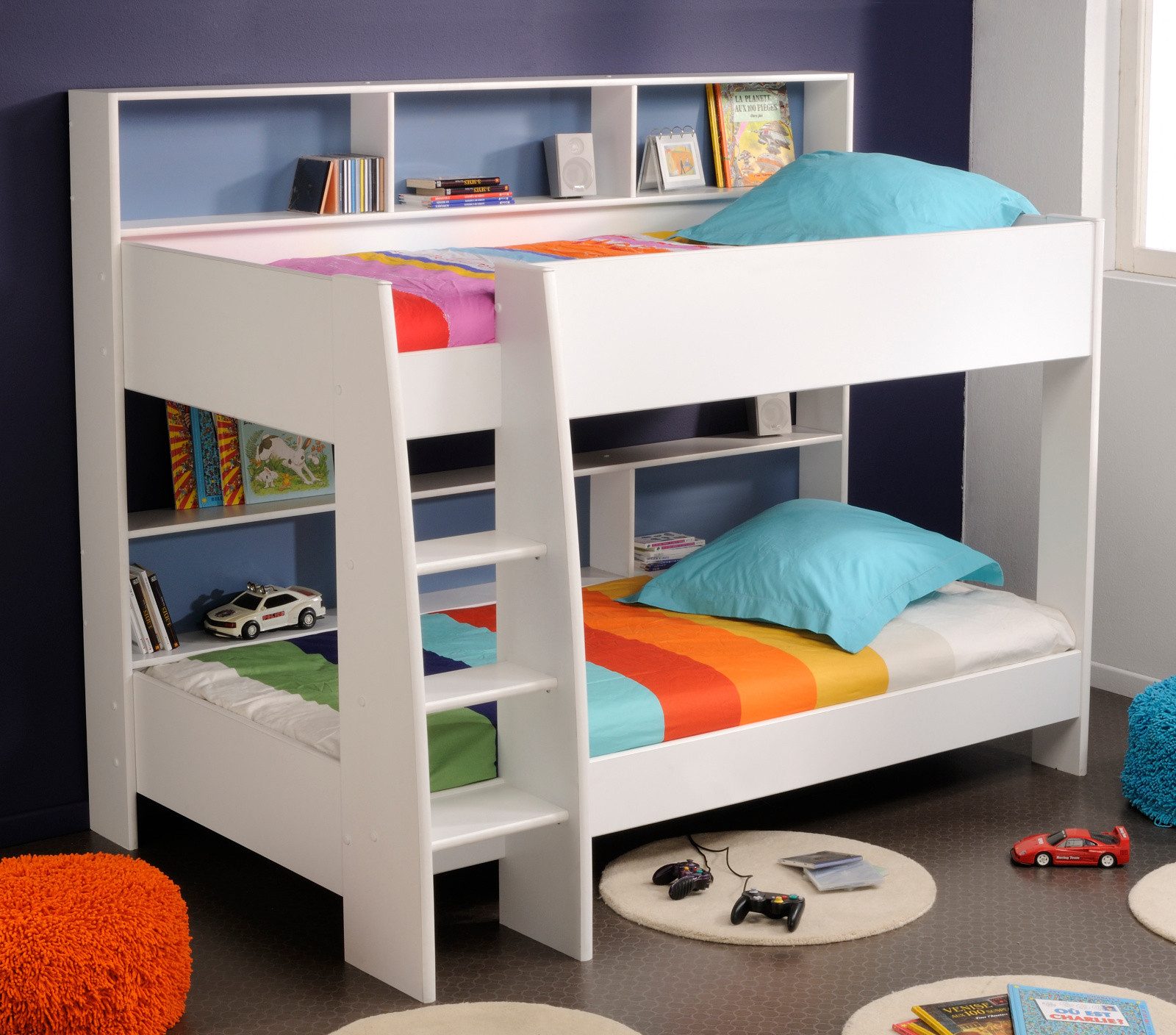 Parisot Etagenbett TamTam (Kinder Hochbett in weiß, 2x Liegefläche 90x200 cm), kein extra Lattenrost erforderlich, Rückwände in rot und blau