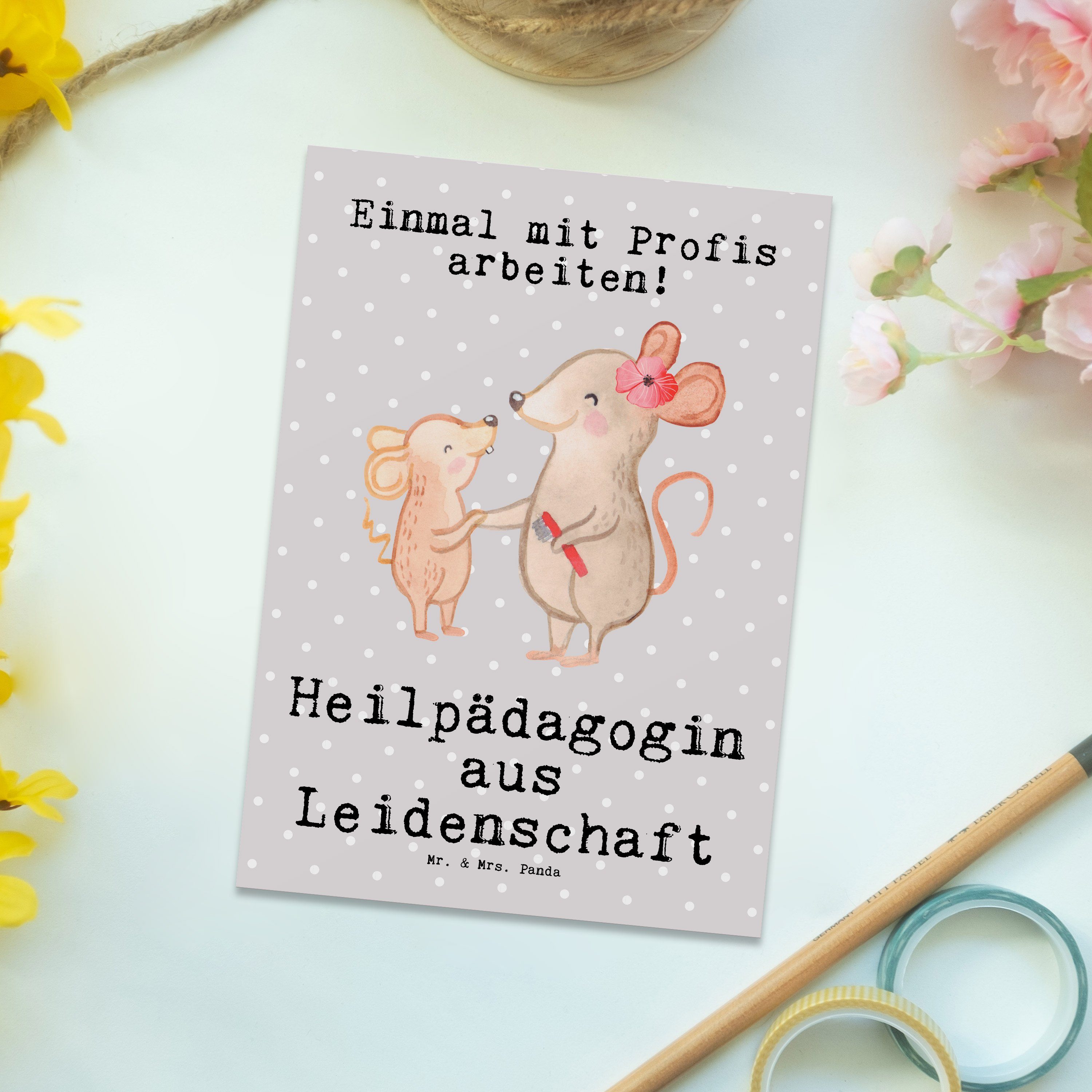 Mrs. Pastell Geschenk, Heilpädagogin Ausbildung - aus Leidenschaft Grau - & Postkarte Mr. Panda