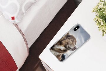 MuchoWow Handyhülle Starrender Hund, Handyhülle Apple iPhone Xs, Smartphone-Bumper, Print, Handy