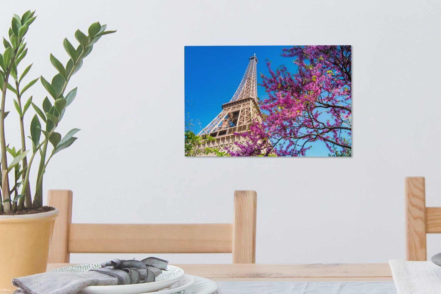 OneMillionCanvasses® Aufhängefertig, Eiffelturm rosafarbenen Leinwandbilder, einem 30x20 der dem (1 Bild, cm einzigartigen Wandbild mit St), Der Baum, Leinwandbild Wanddeko,
