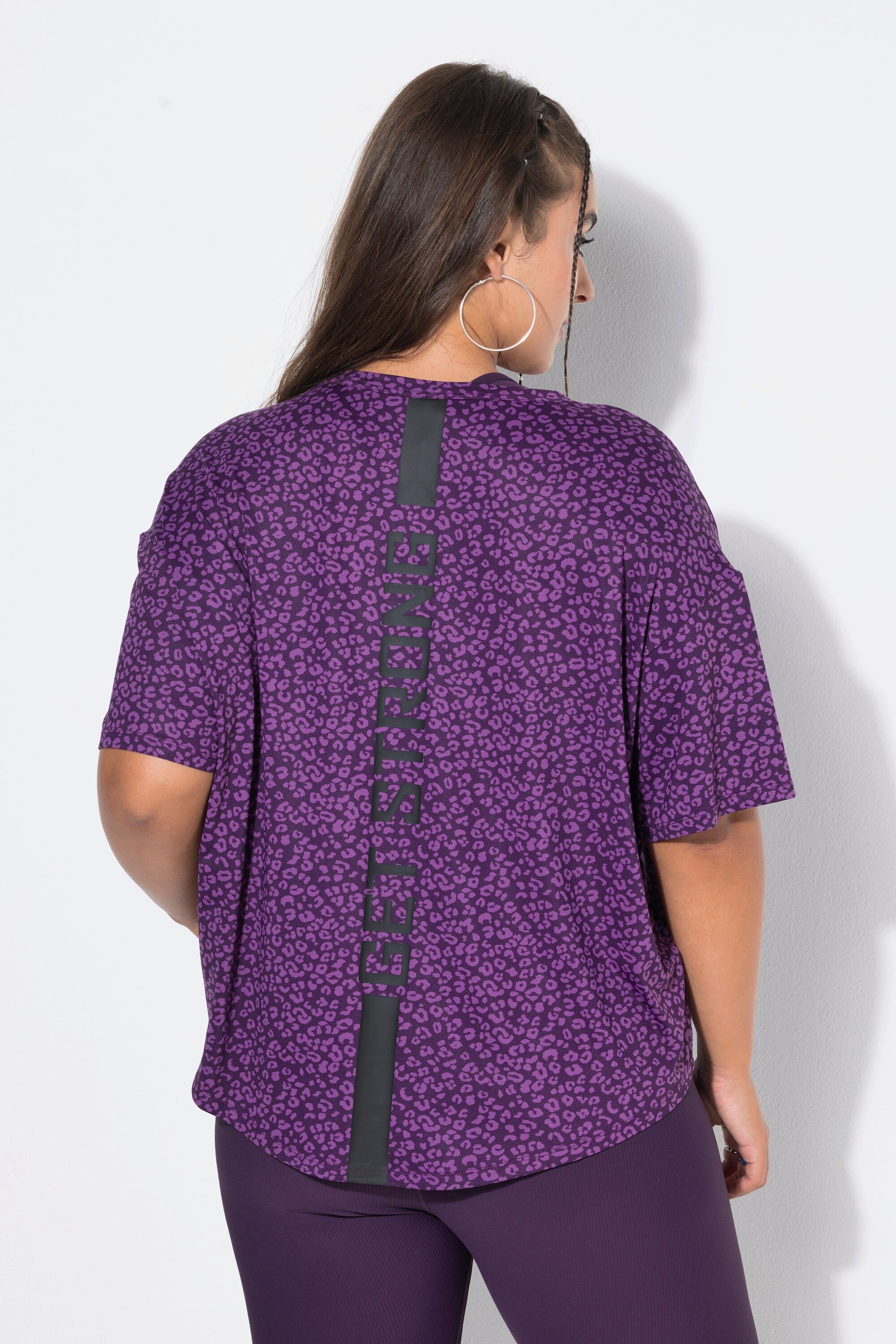 Studio Untold T-Shirt Sport-Shirt Oversize Shape Leo Rückenprint – Bild 3 von 5