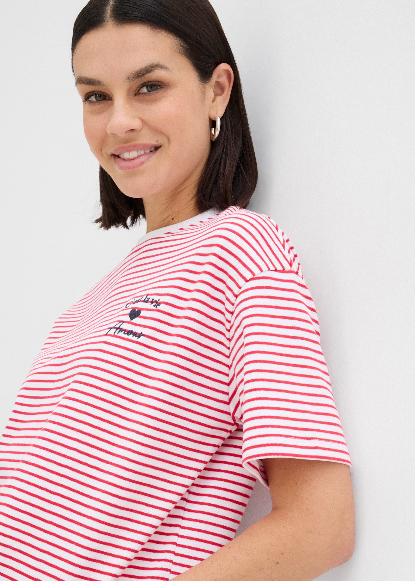 bonprix T-Shirt lockere Passform, Kurzarm-Design, aus Baumwolle, mit Stickerei – Bild 3 von 5