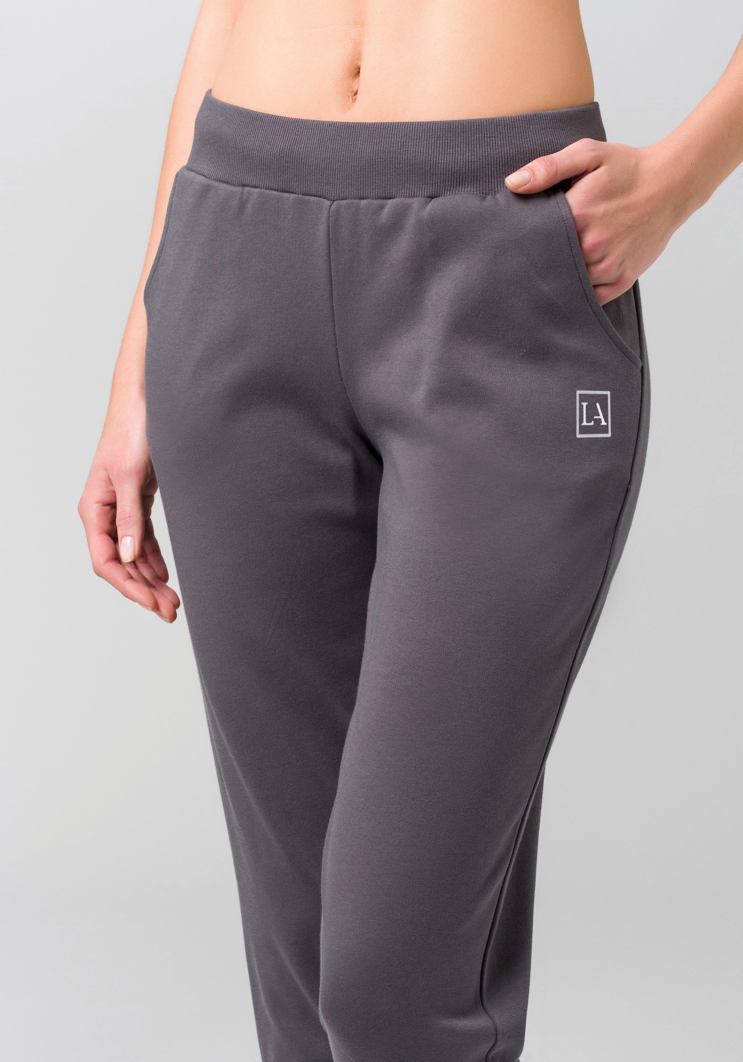LASCANA ACTIVE Jogginghose in schmaler Form mit Bündchen