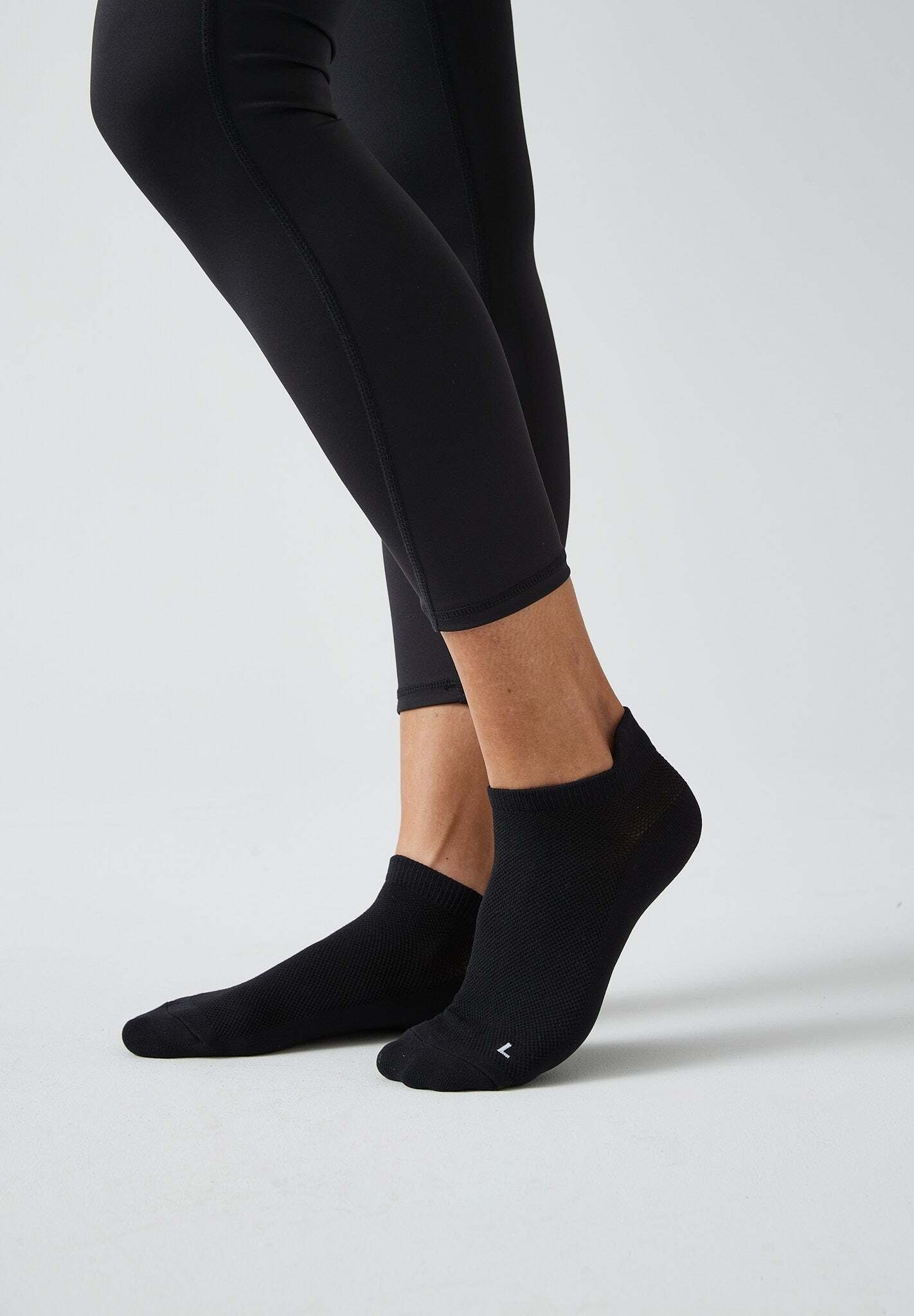 SNOCKS Laufsocken Running Socken für Damen & Herren (4-Paar) mit Fersenlasche und atmungsaktiv durch Mesh