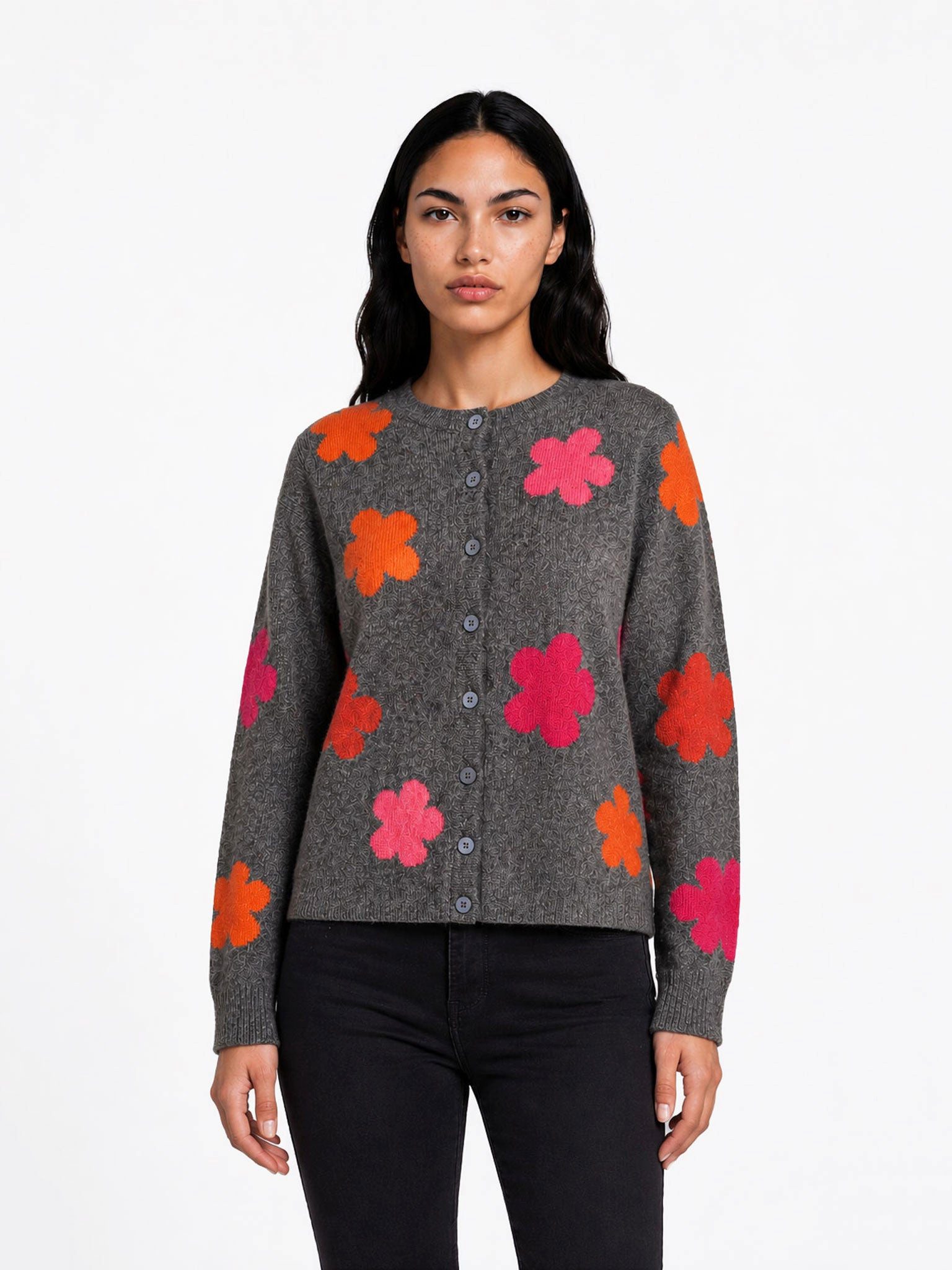 FRISTED Cardigan Damen Lammwolle Rundhals Intarsien Blumenmuster Relaxed Fit Strickjacke in Melange-Optik mit Knopfleiste und seitlichen Schlitzen