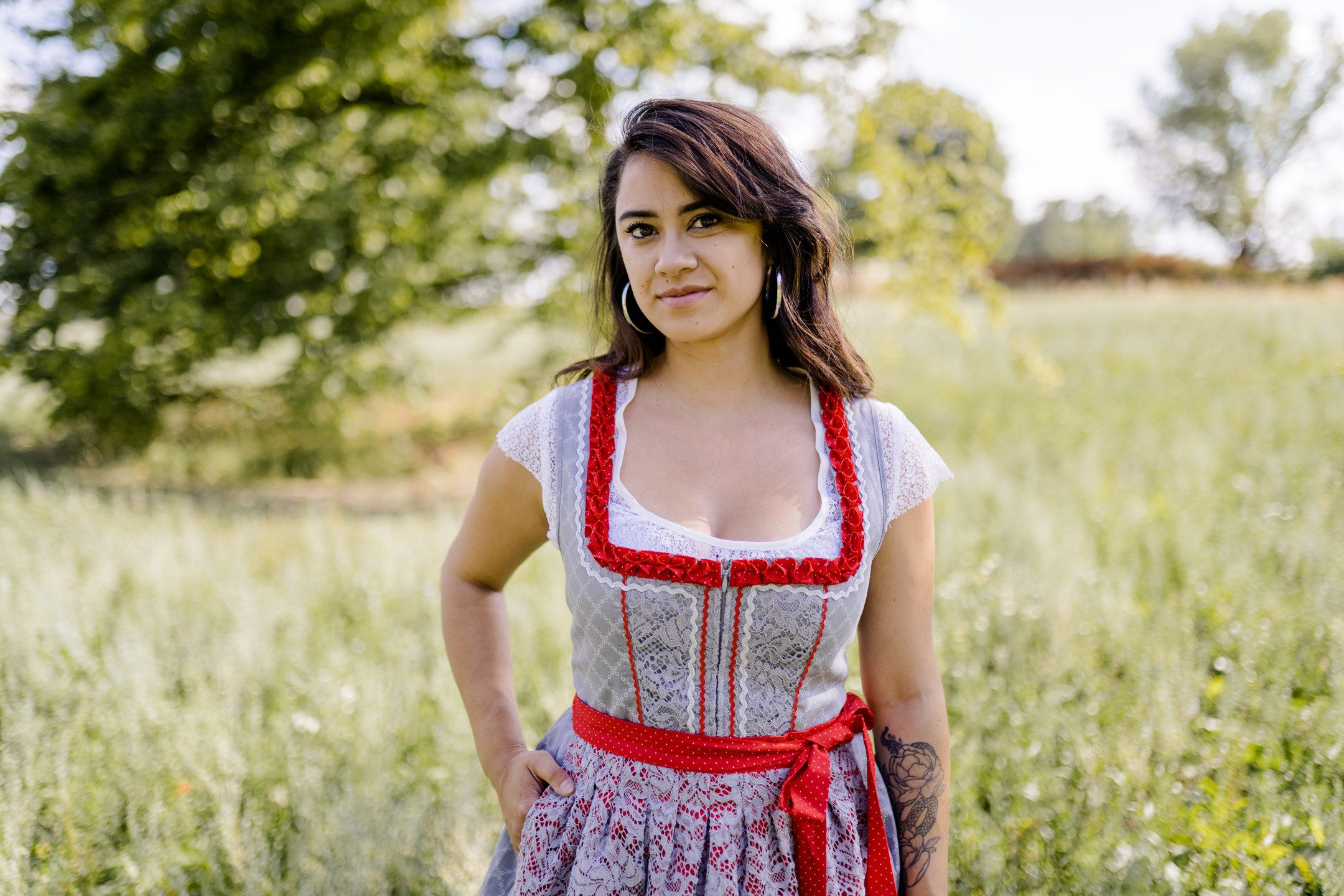 Ramona Lippert Dirndlbluse Wanda weiß Spitze Flügelärmel Rundhals Trachten Bluse