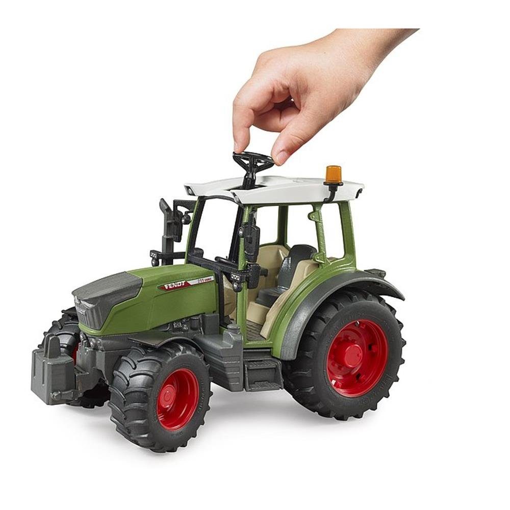 Maßstab für 1:16, 02180 Innen- Fendt Bruder® Außenbereich Vario und Spielzeug-Traktor 211, Landwirtschaft,
