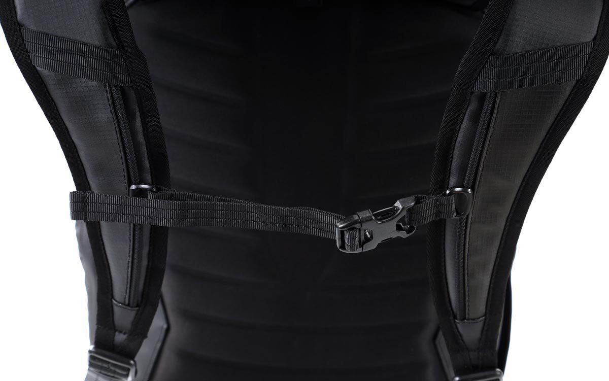 NITRO Freizeitrucksack Nikuro, Stormproof Black